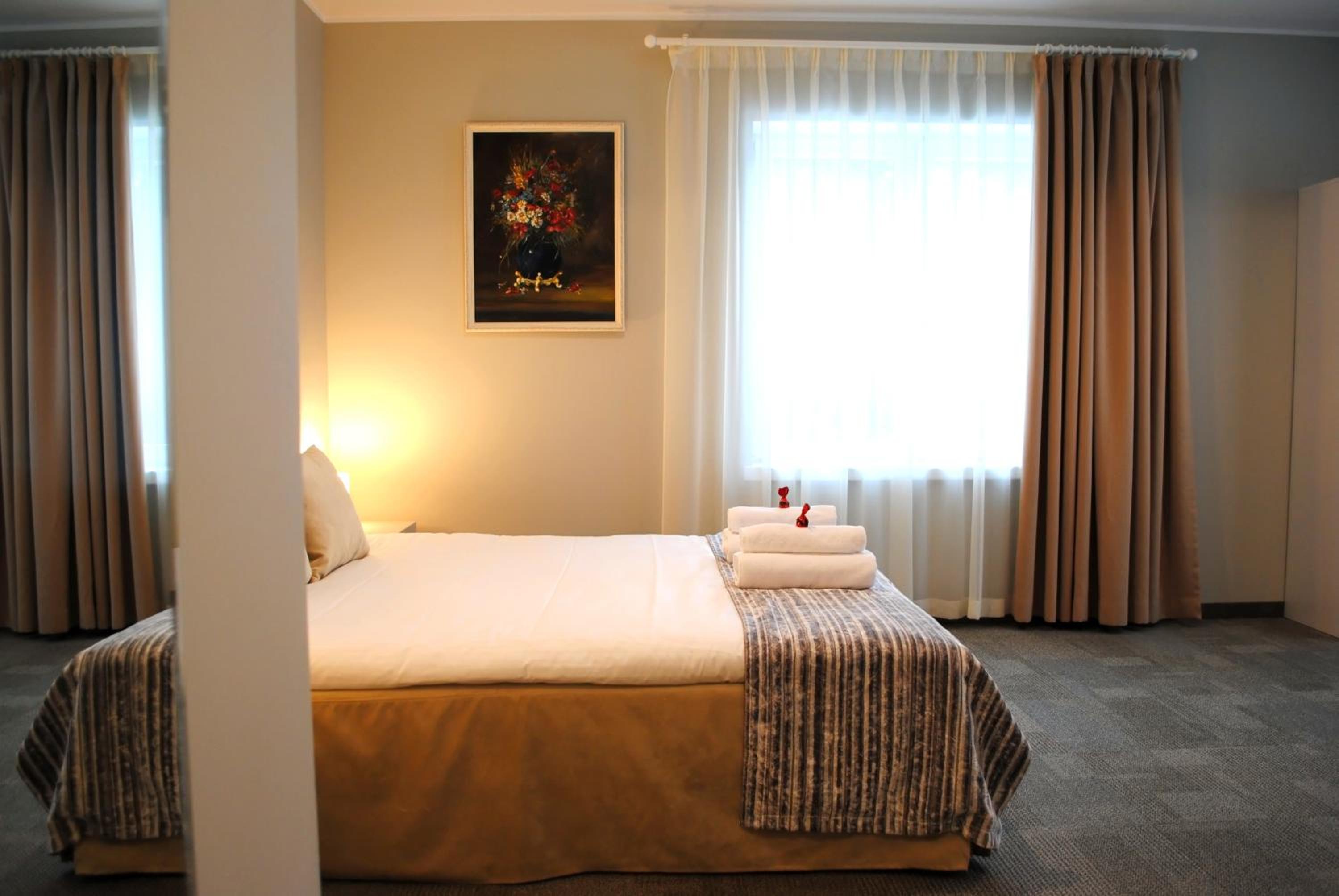 Double Room with Lake View - Photo 2