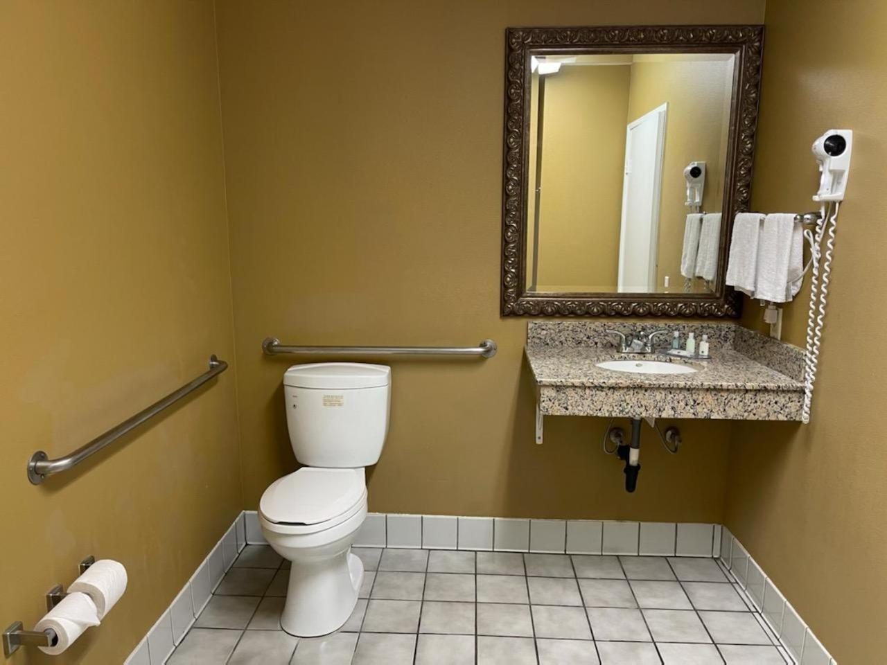 King Room - Accessible/Non-Smoking - Photo 5