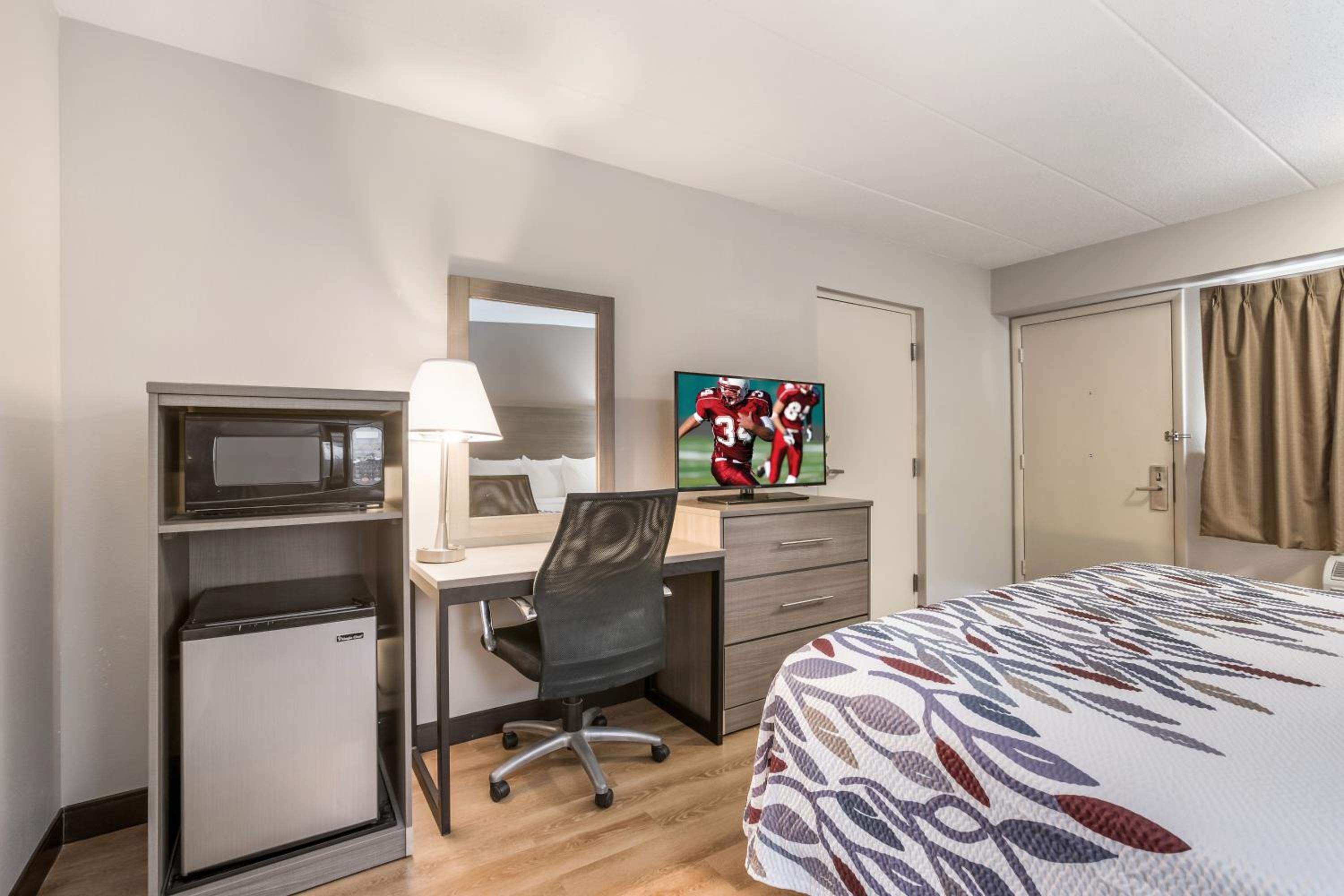 Deluxe King Room Disability Access Smoke Free - Photo 7