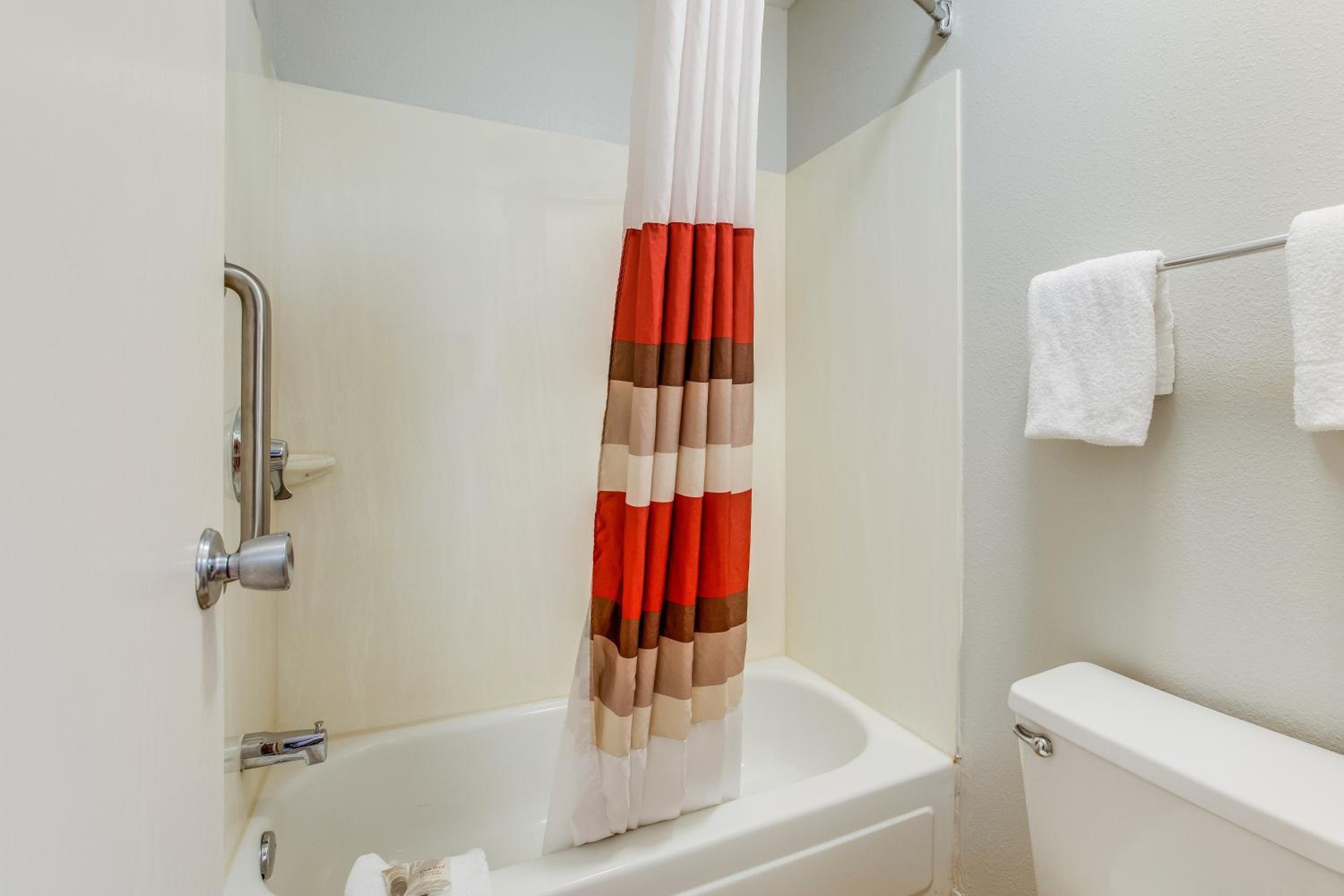 Deluxe Room with Two Double Beds Second Floor Smoke Free - Photo 4