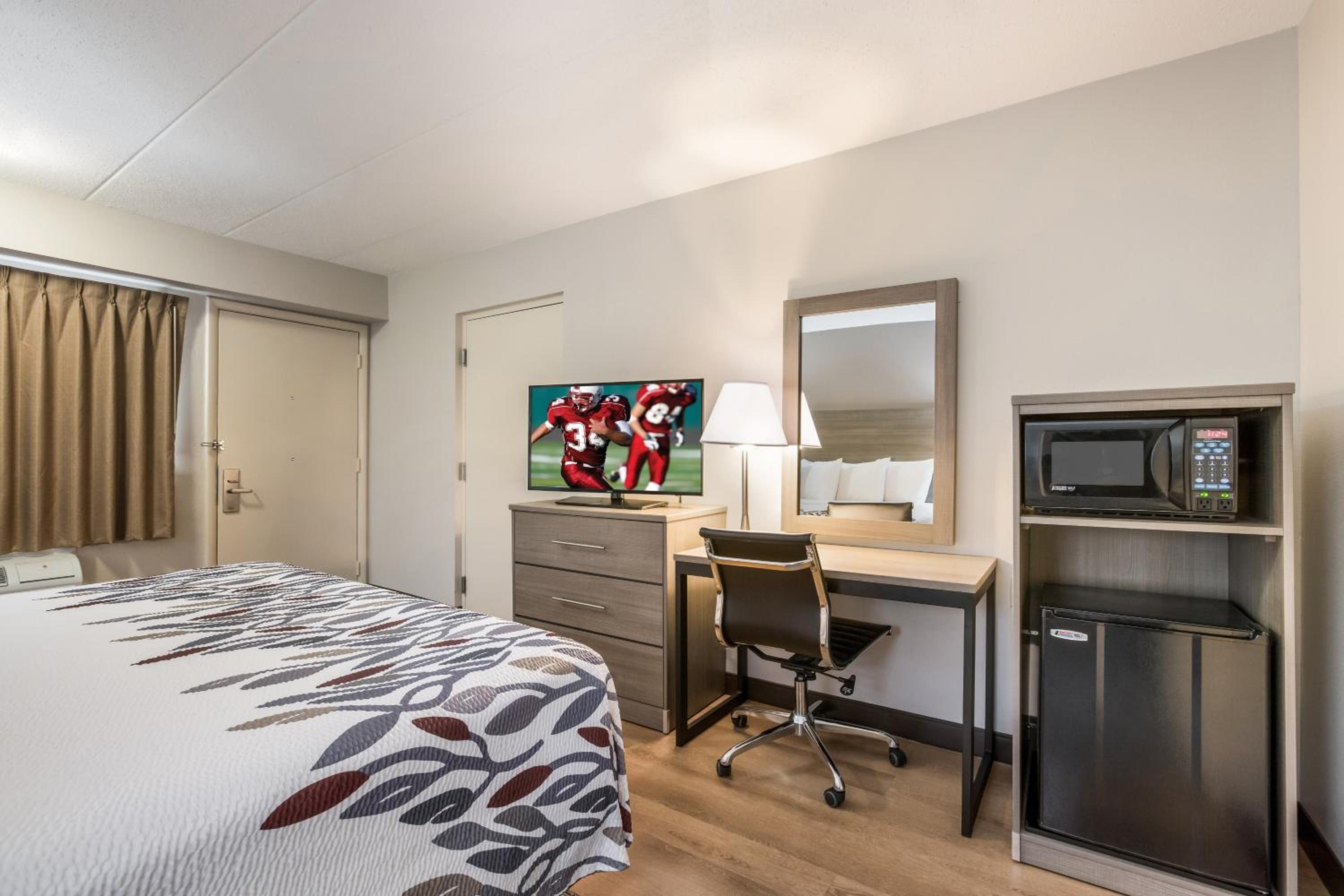 Deluxe King Room Disability Access Smoke Free - Photo 6