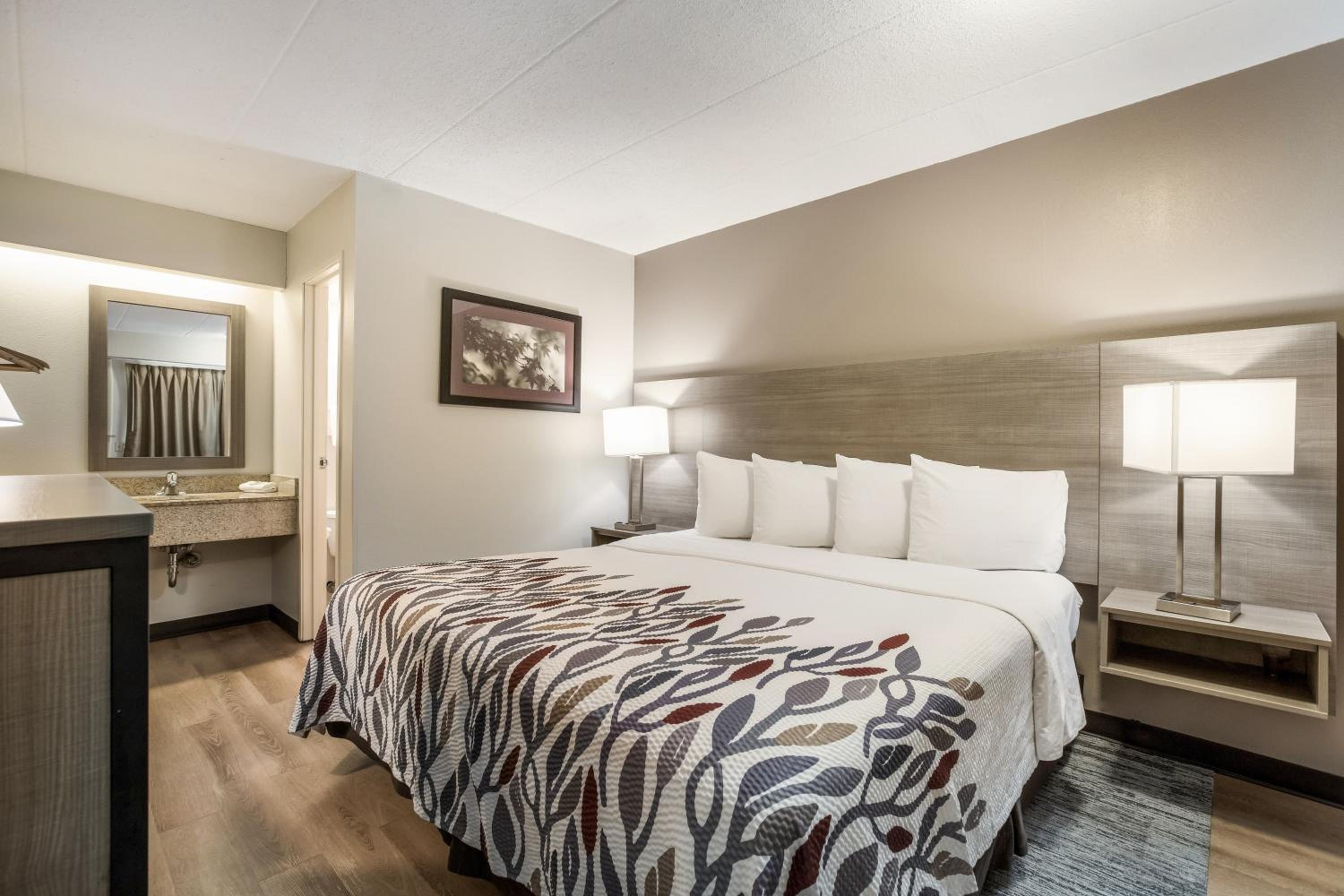 Deluxe King room First Floor Smoke Free - Photo 3