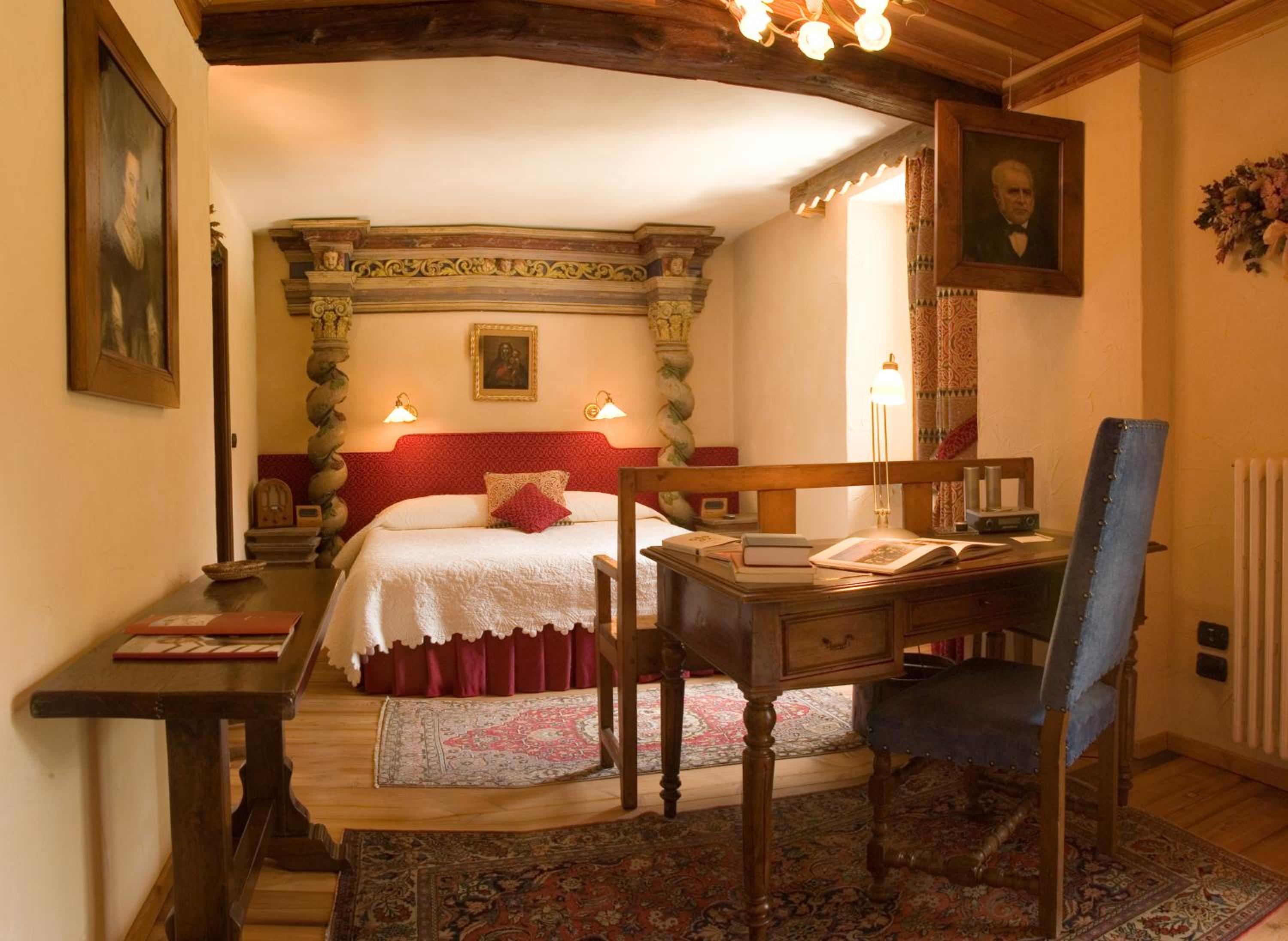 Junior Suite with Balcony - Photo 3