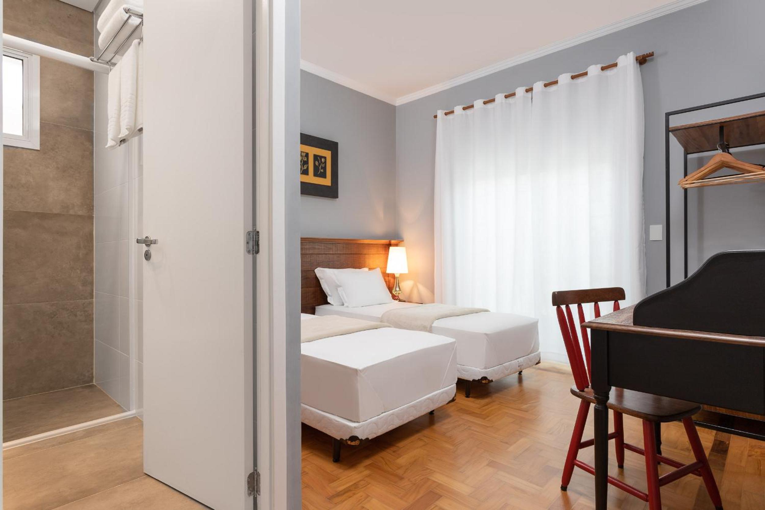 Queen Suite - Photo 1