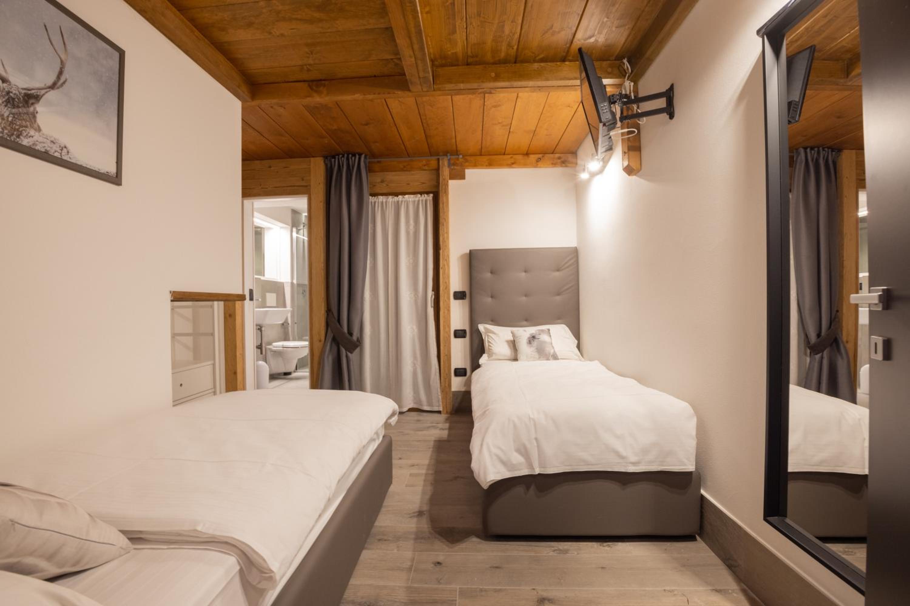 Twin Room with Bathroom