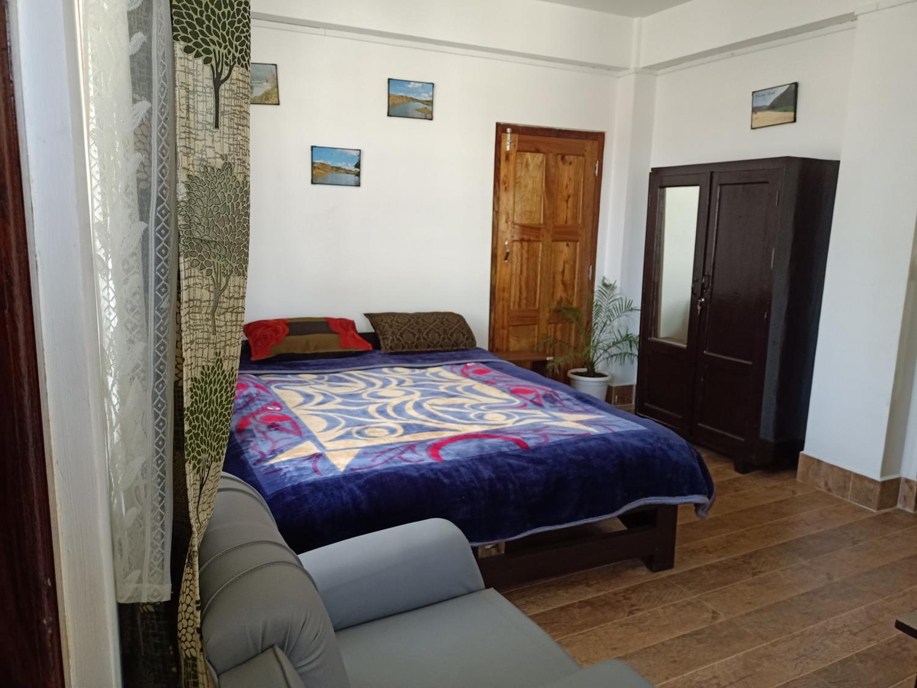 Double Room with Balcony (2 Adults + 1 Child) - Photo 7