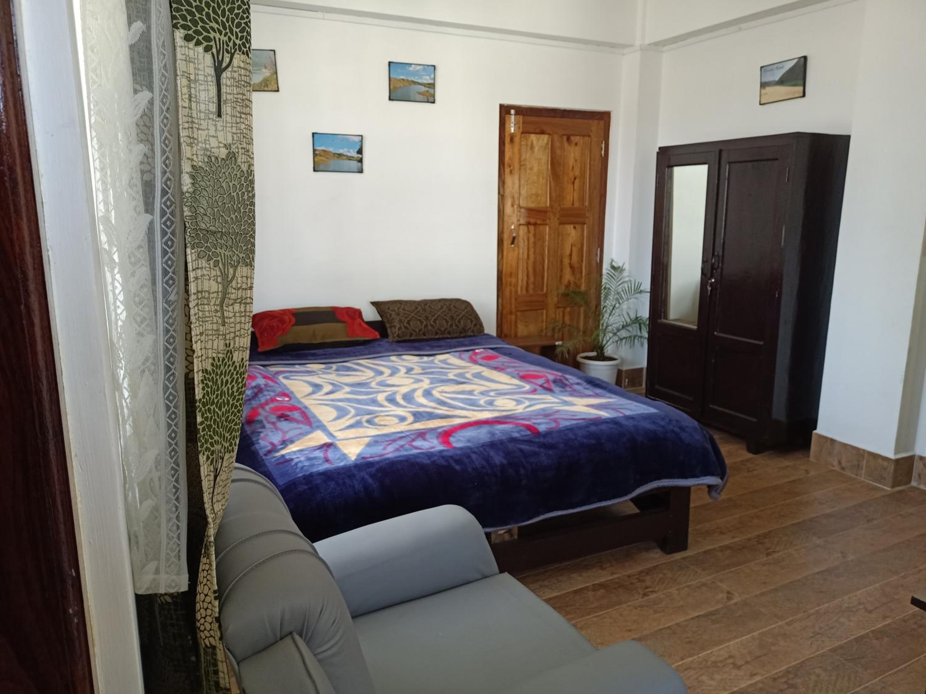 Double Room with Balcony (2 Adults + 1 Child) - Photo 10