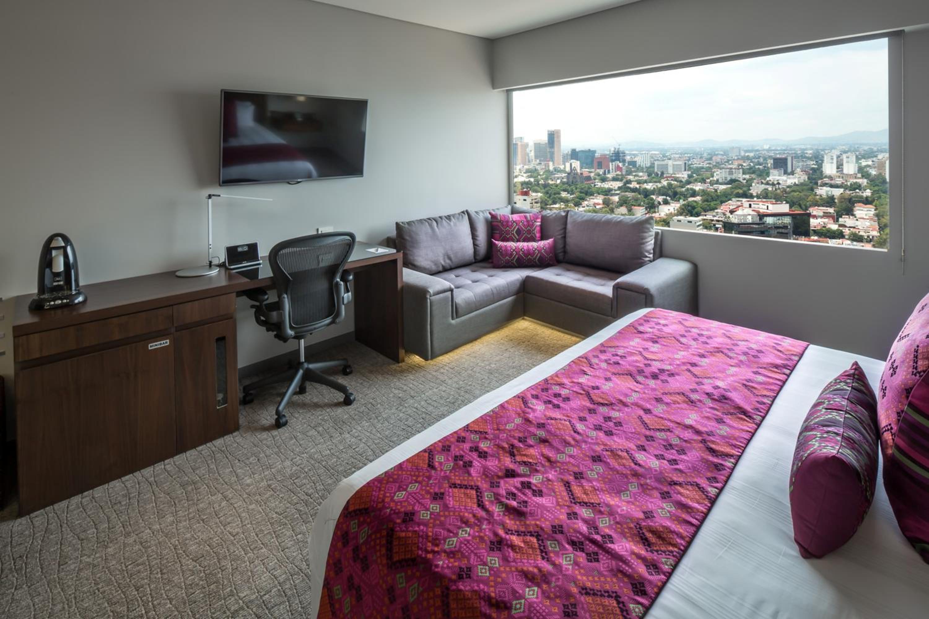 King Room with City View - Photo 8