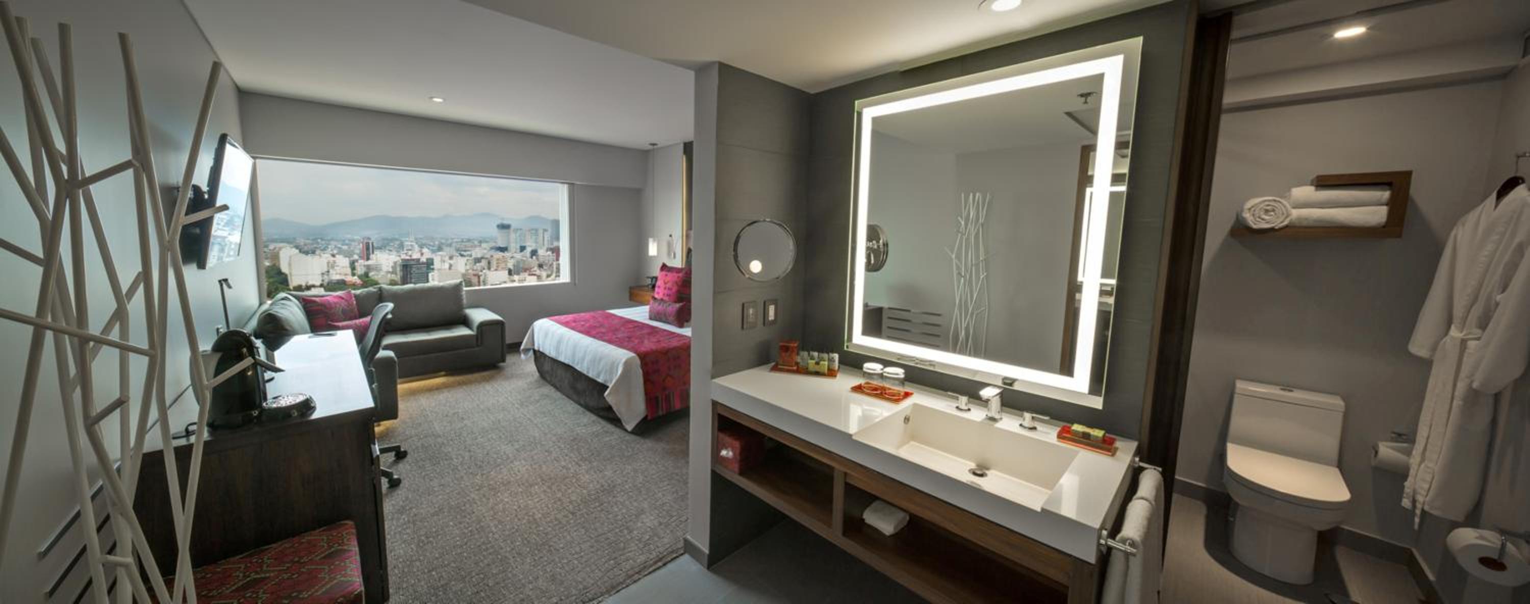 King Room with City View - Photo 6
