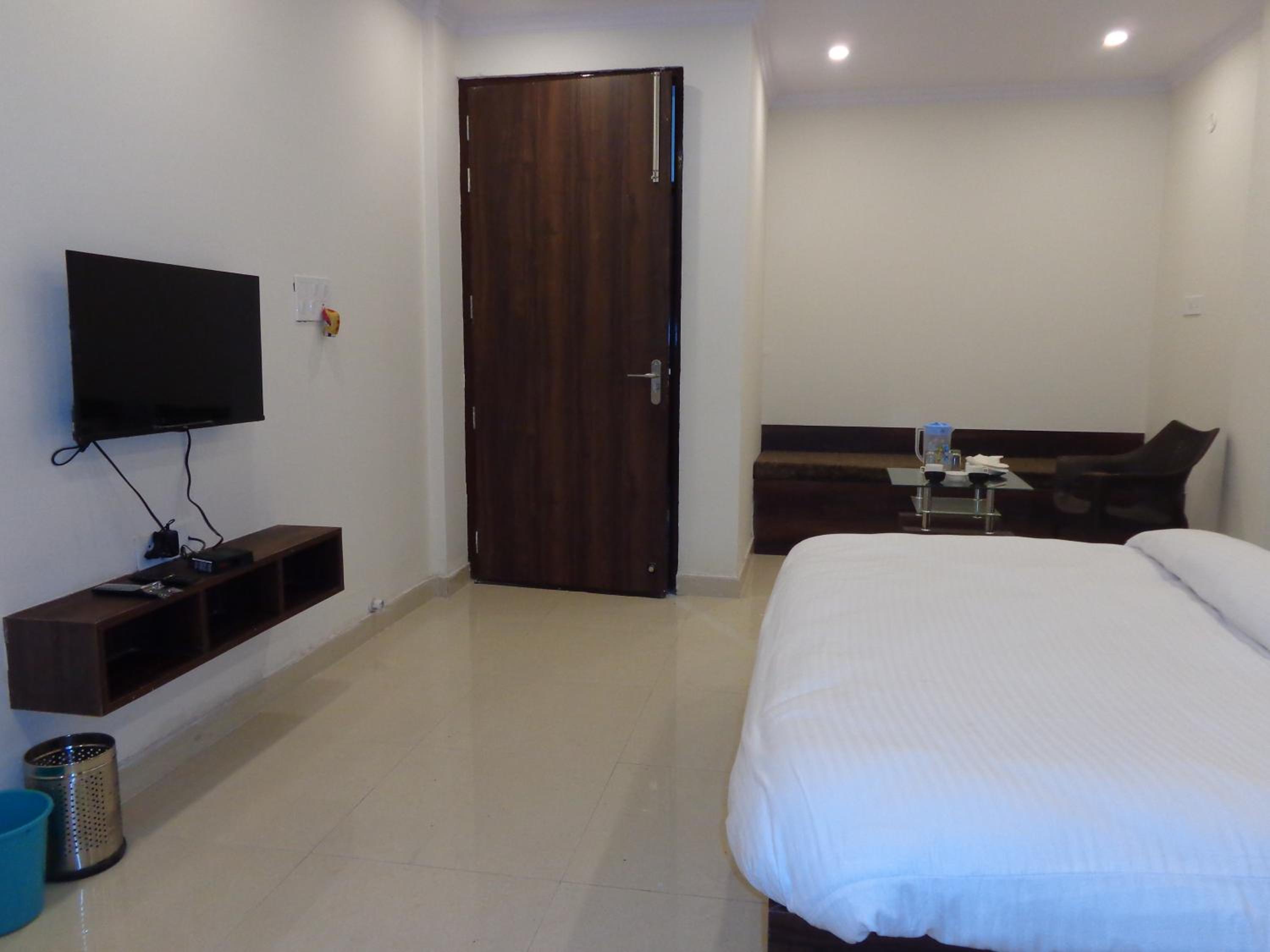 Deluxe Room - Photo 7