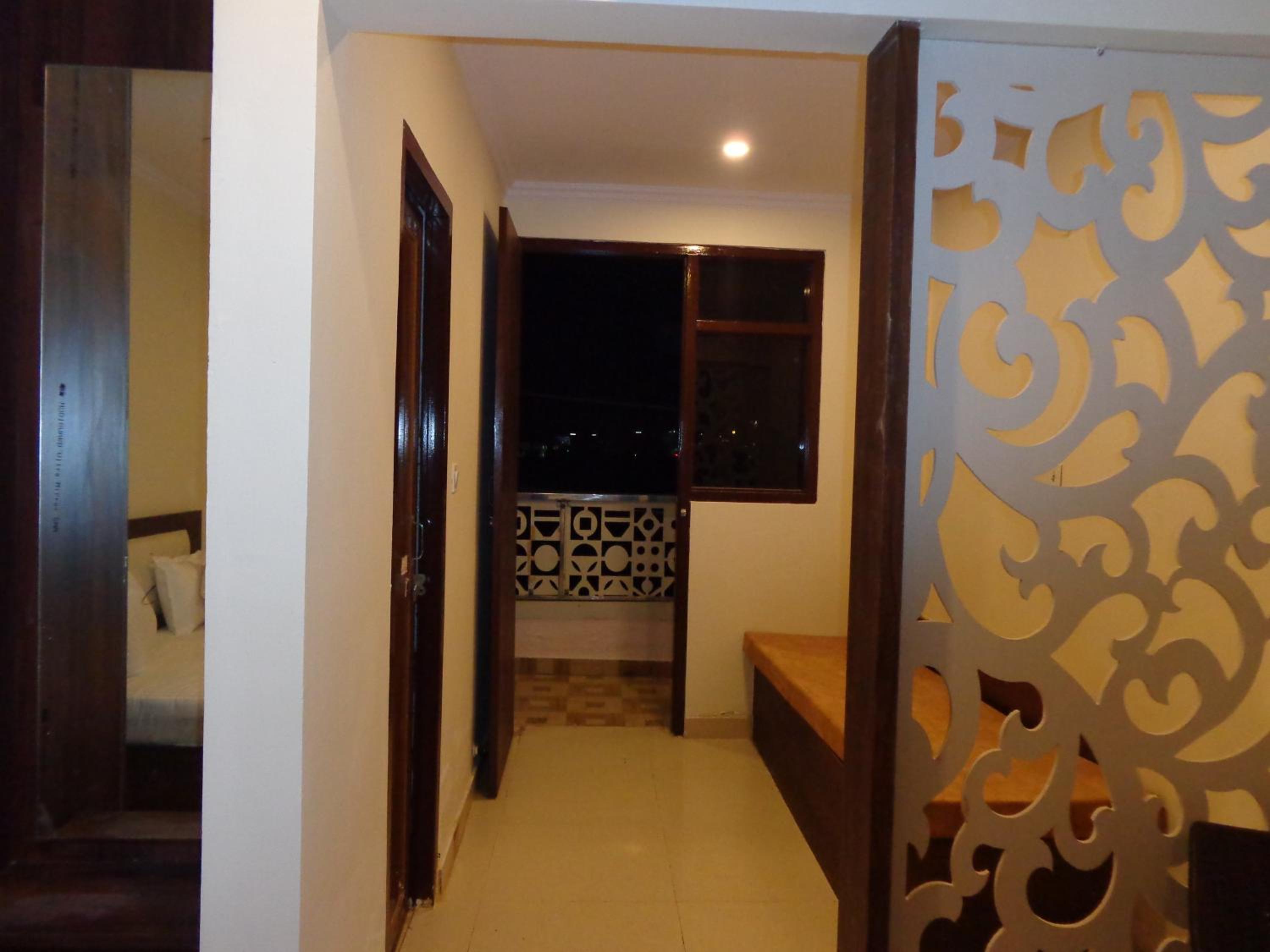 Double Room with Balcony - Photo 6