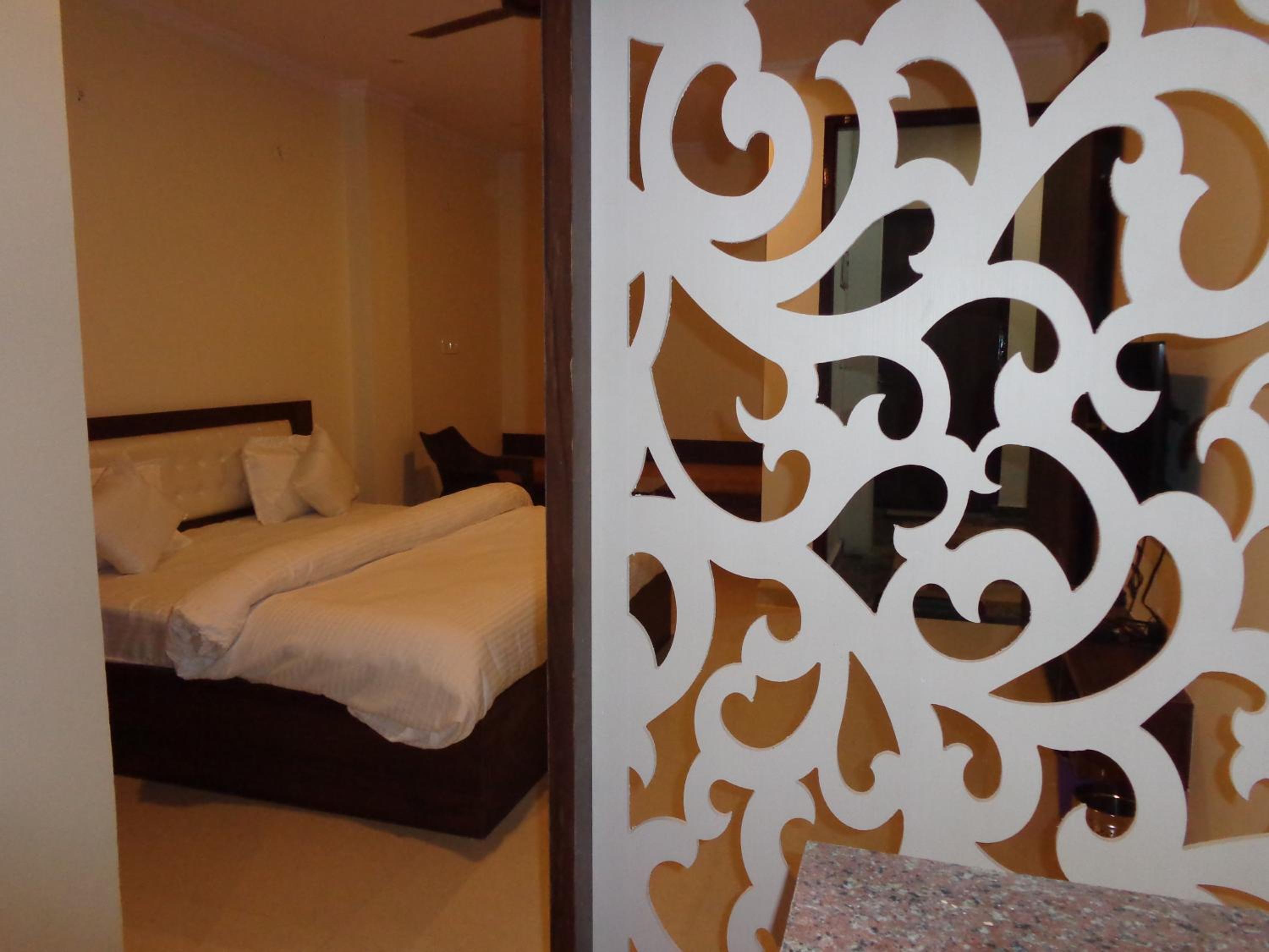Deluxe Room - Photo 2