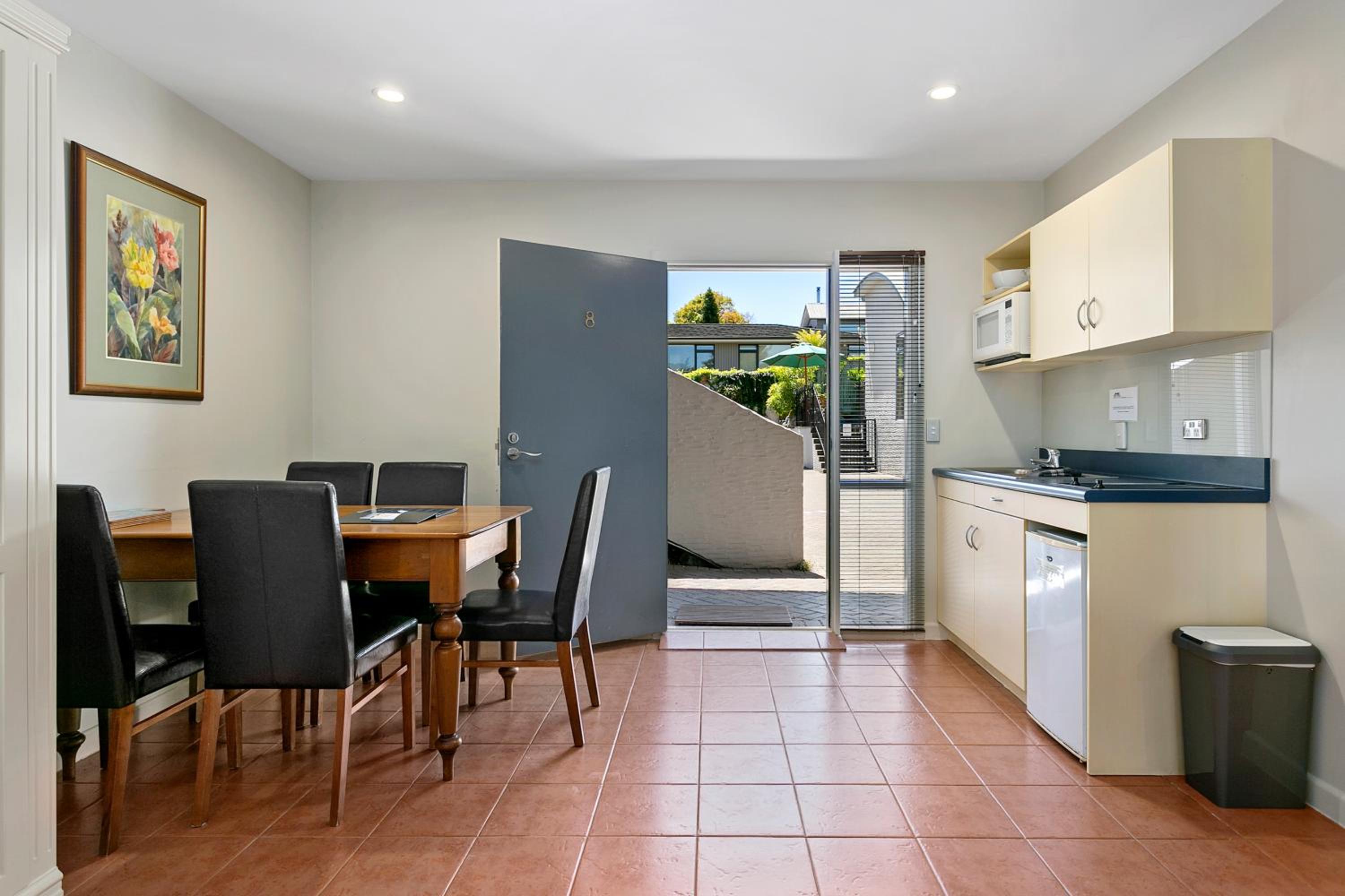 Family Room with Garden View - Photo 5