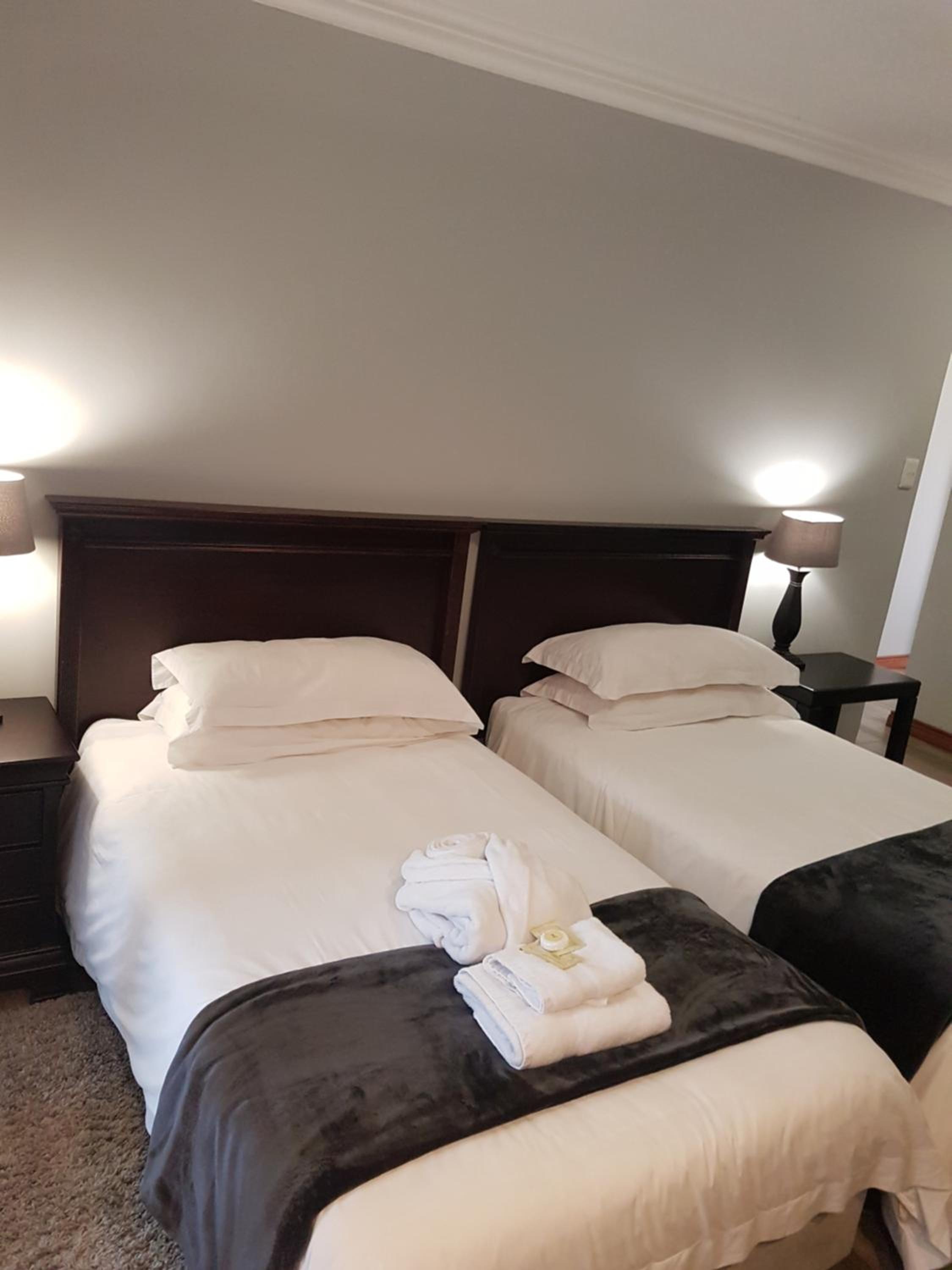 Deluxe Double or Twin Room - Photo 12