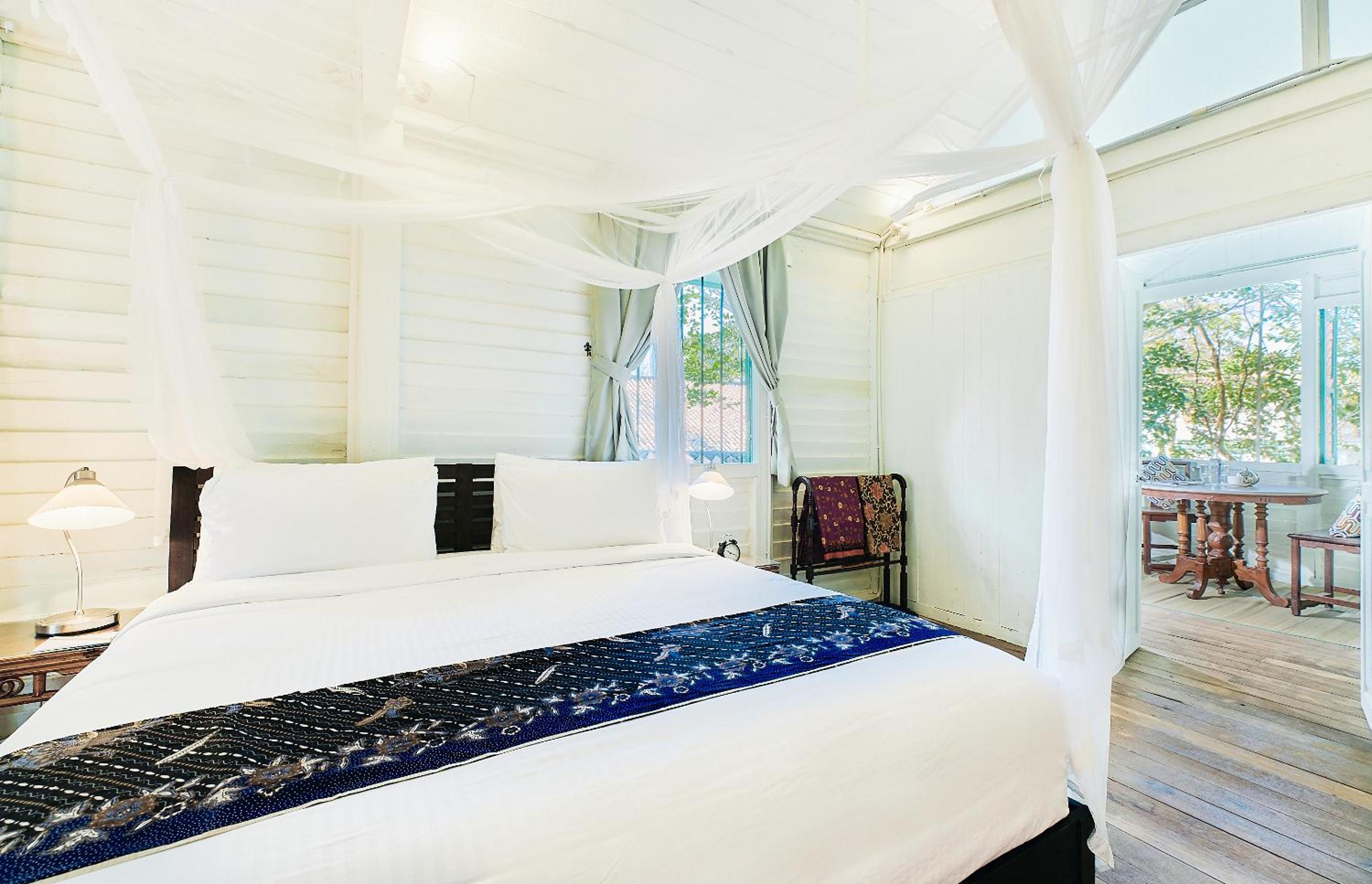 King Bed Suite - Colonial House 3 - Photo 3
