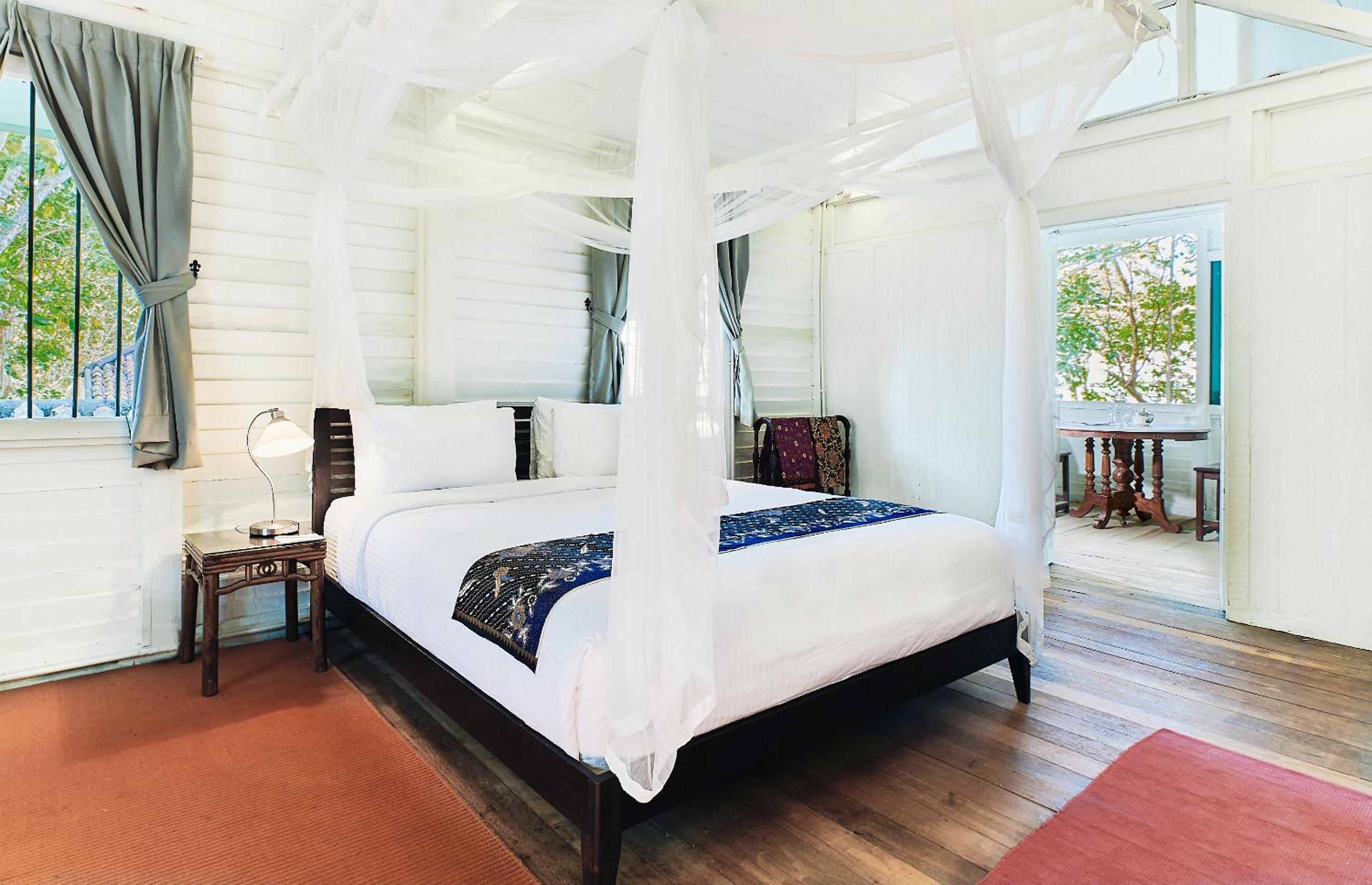 King Bed Suite - Colonial House 3 - Photo 2
