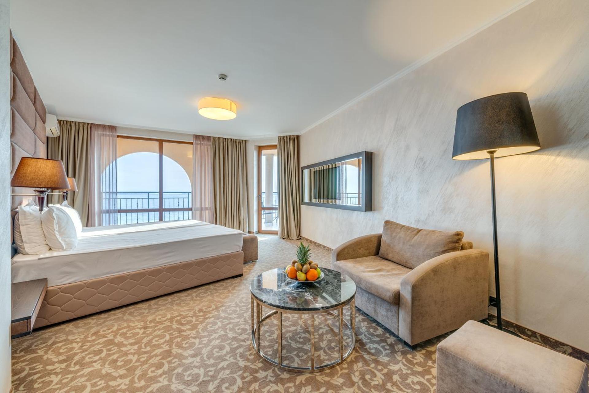 Deluxe Double Room with Side Sea View