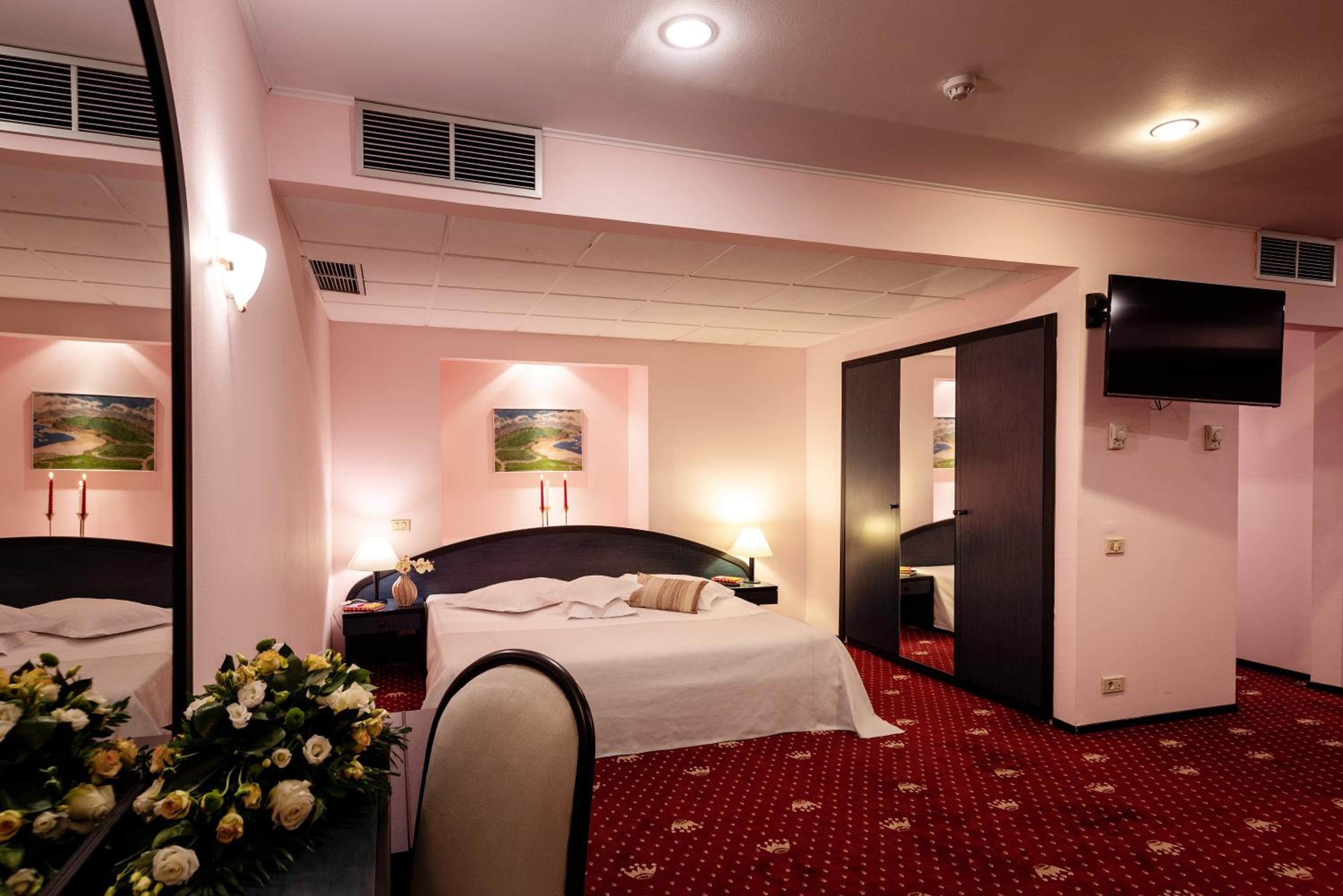 Deluxe Double Room - Photo 2