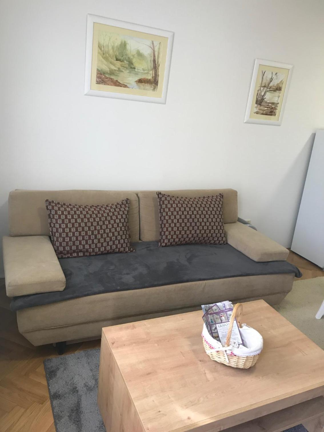 One-Bedroom Apartment - Photo 3