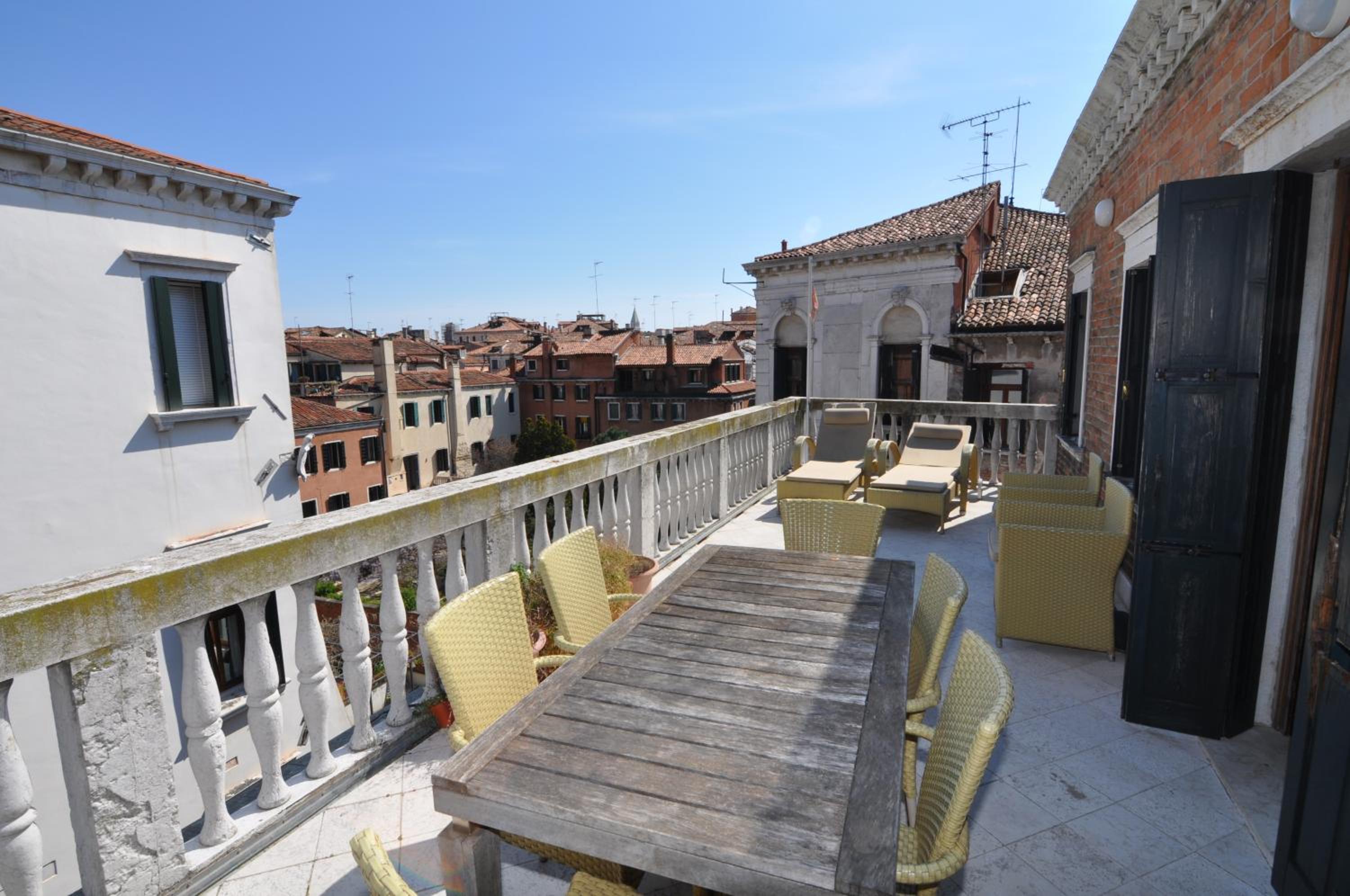 Dimora Tintoretto Two-Bedroom Apartment with Terrace photo 2