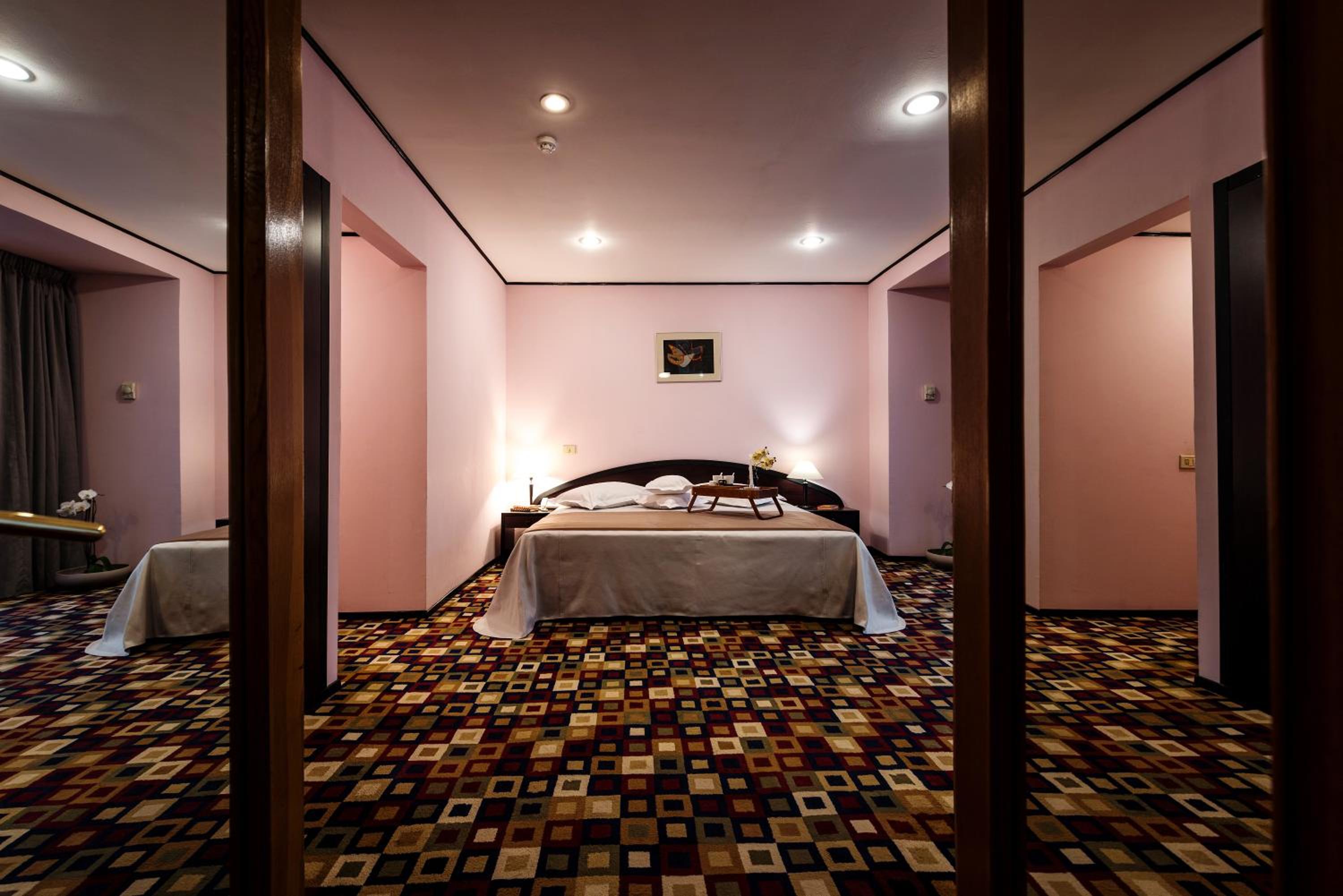 Suite with Mountain View - Photo 2