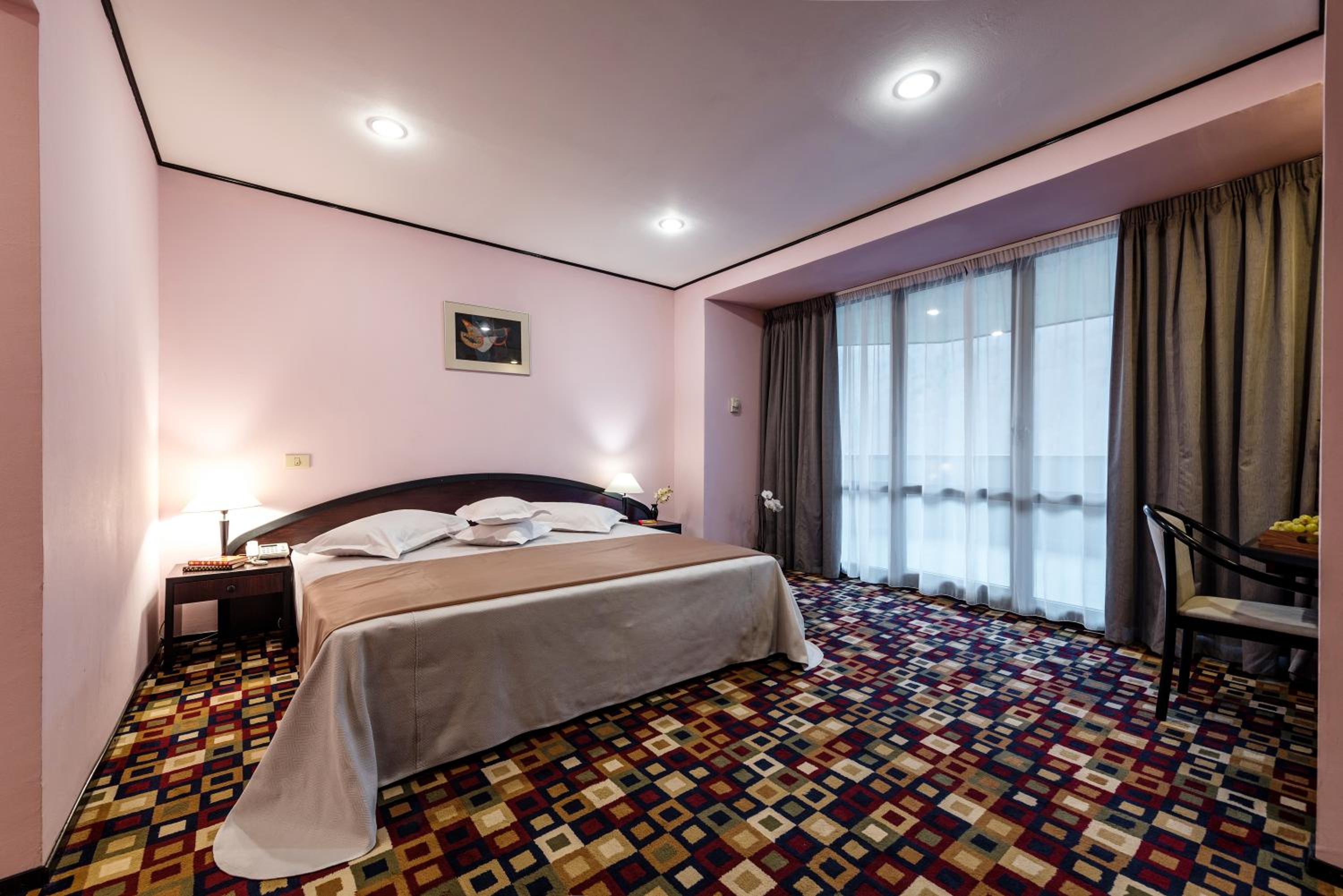 Suite with Mountain View - Photo 4