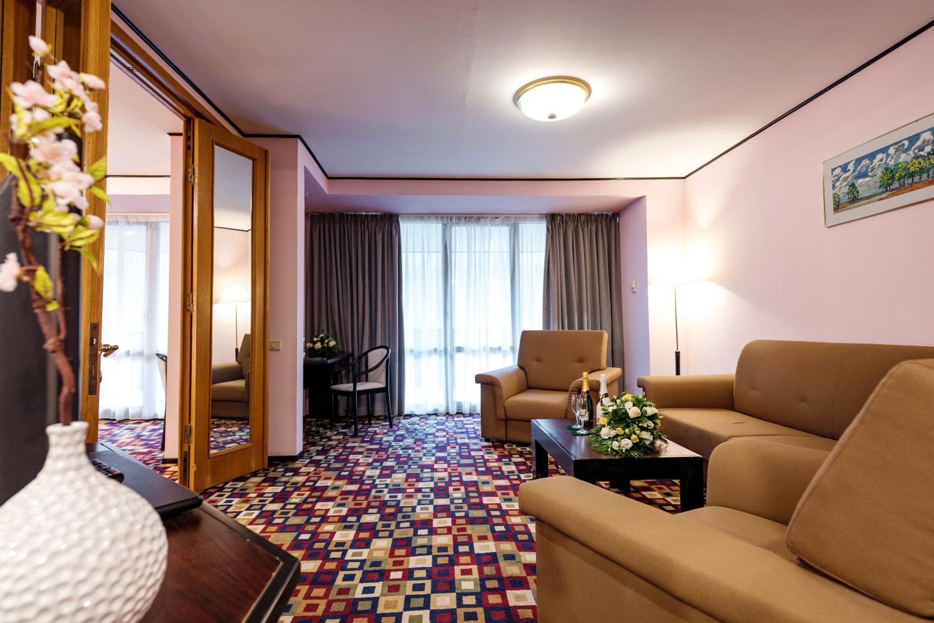 Suite with Mountain View - Photo 1
