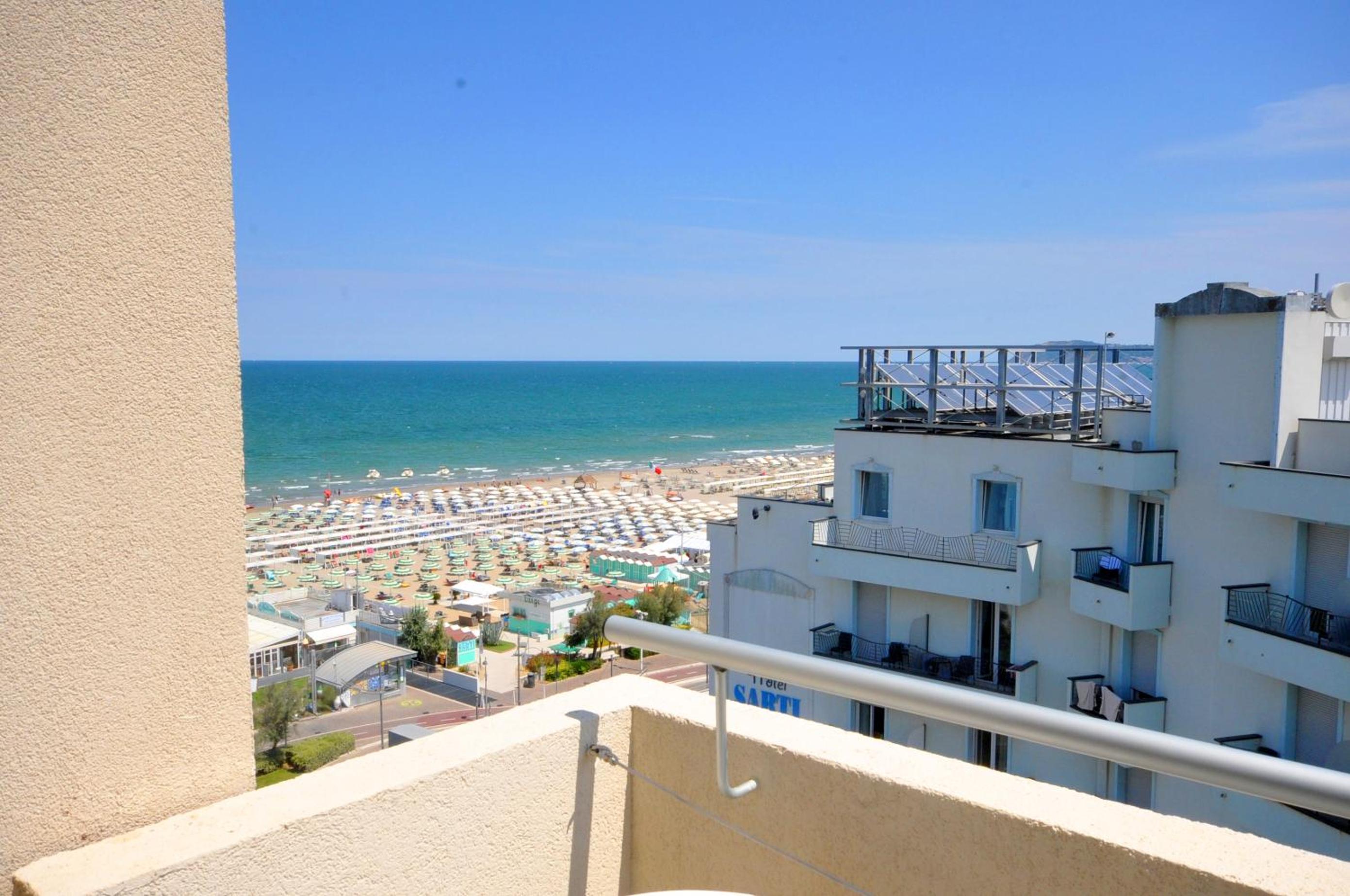 Double or Twin Room with Side Sea View - Photo 3
