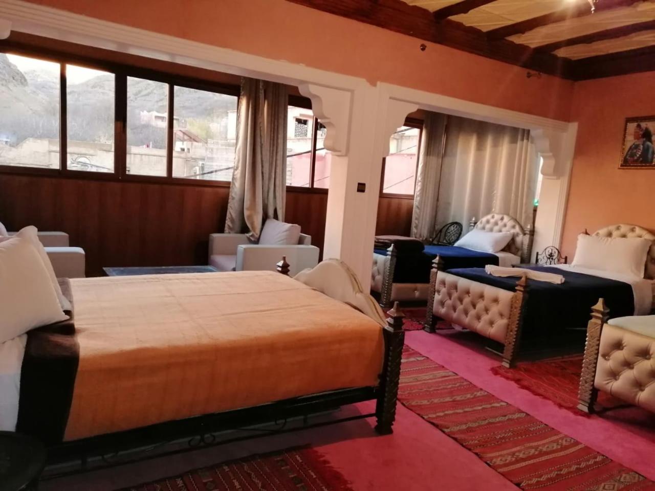 Quadruple Room with Private Bathroom photo 1