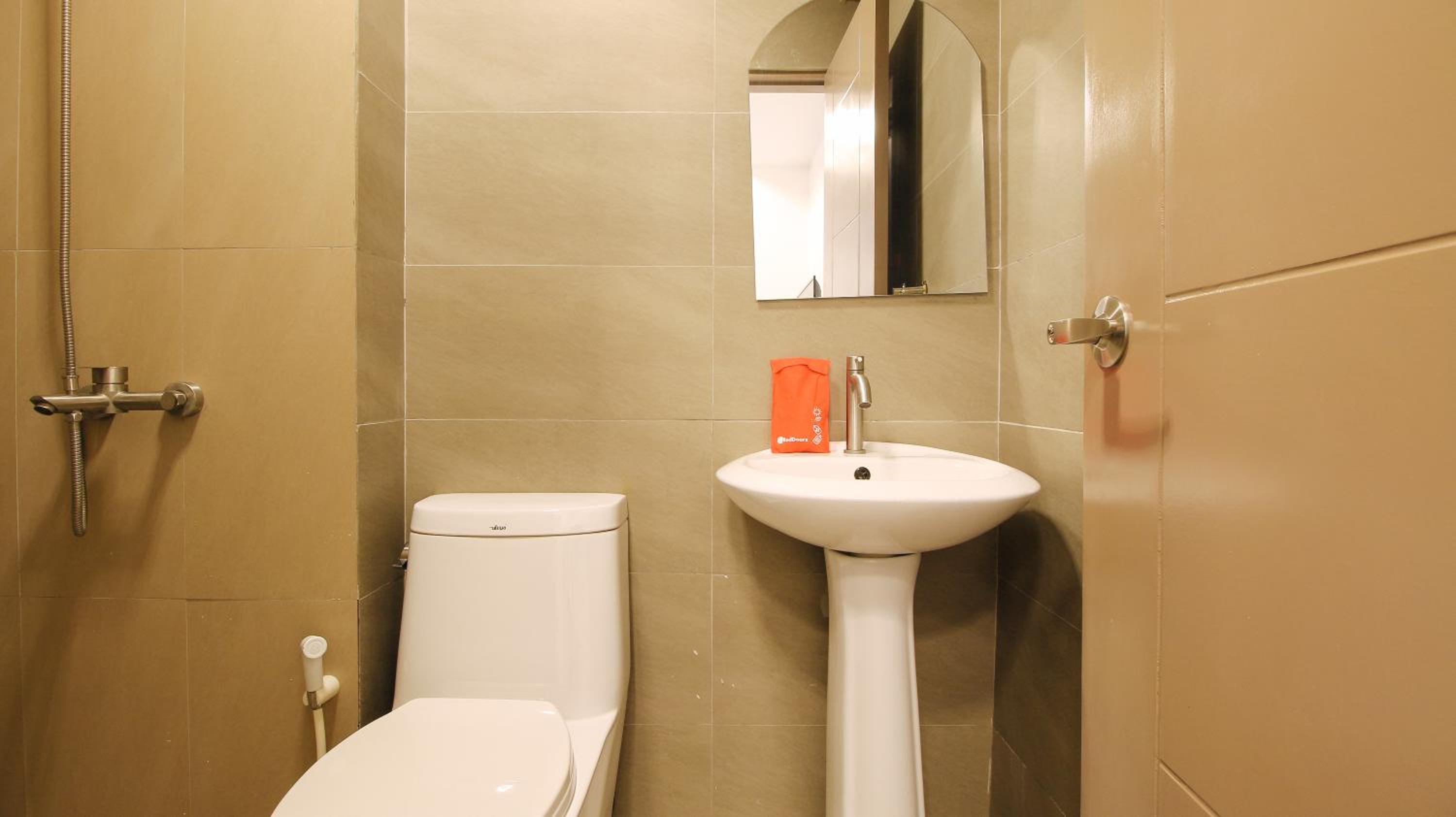 Standard Double Room - Photo 10