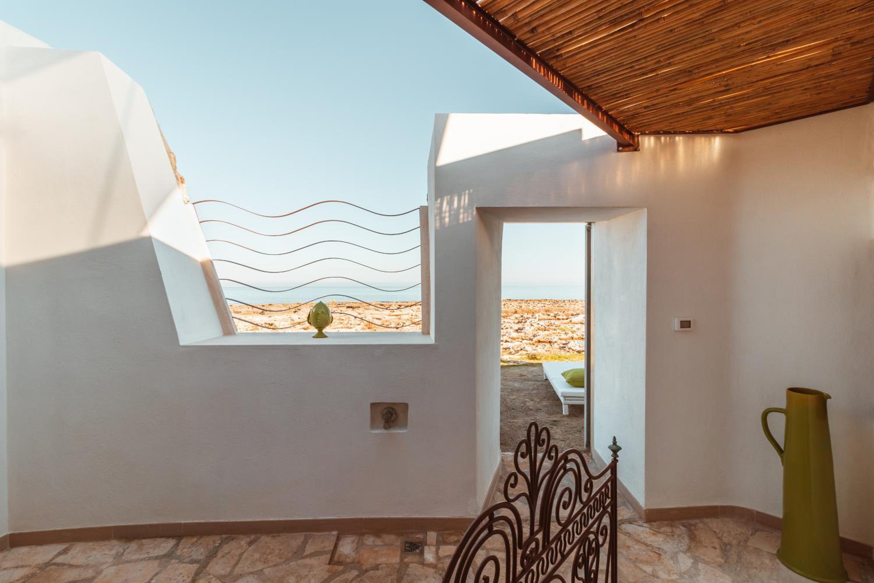 Deluxe Double Room with Sea View - Photo 2