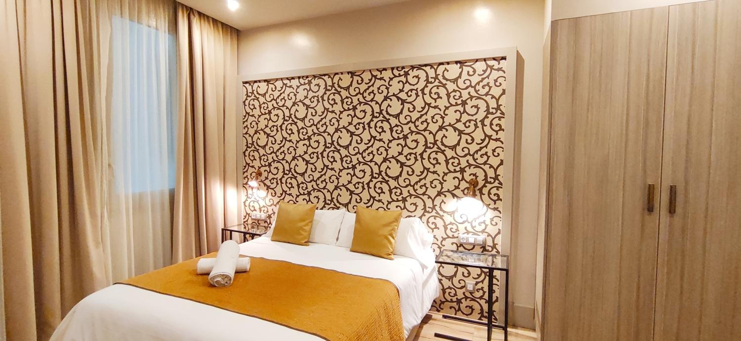 Double Room with Extra Bed and Courtyard View photo 3