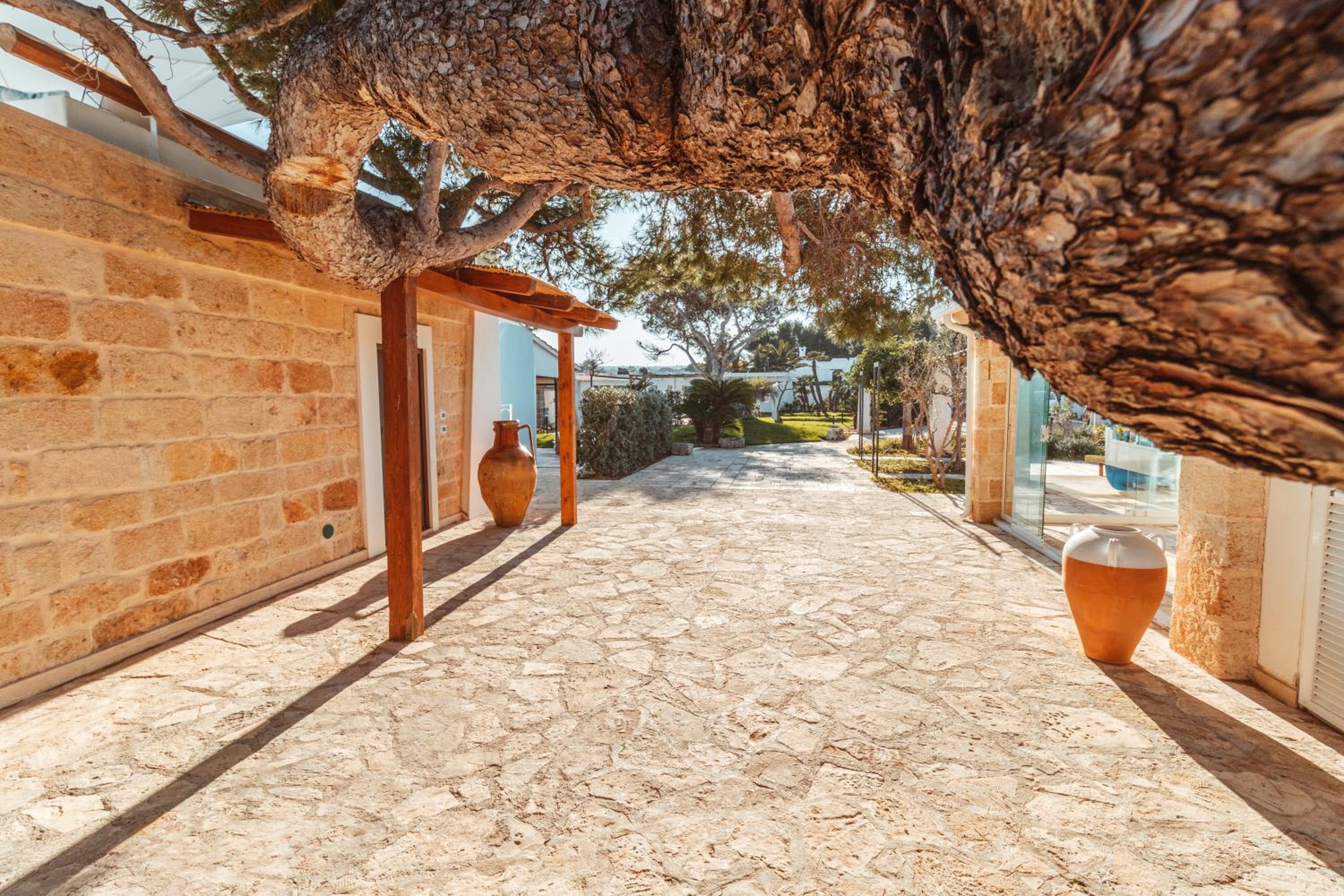 Double Room with Patio - Photo 22