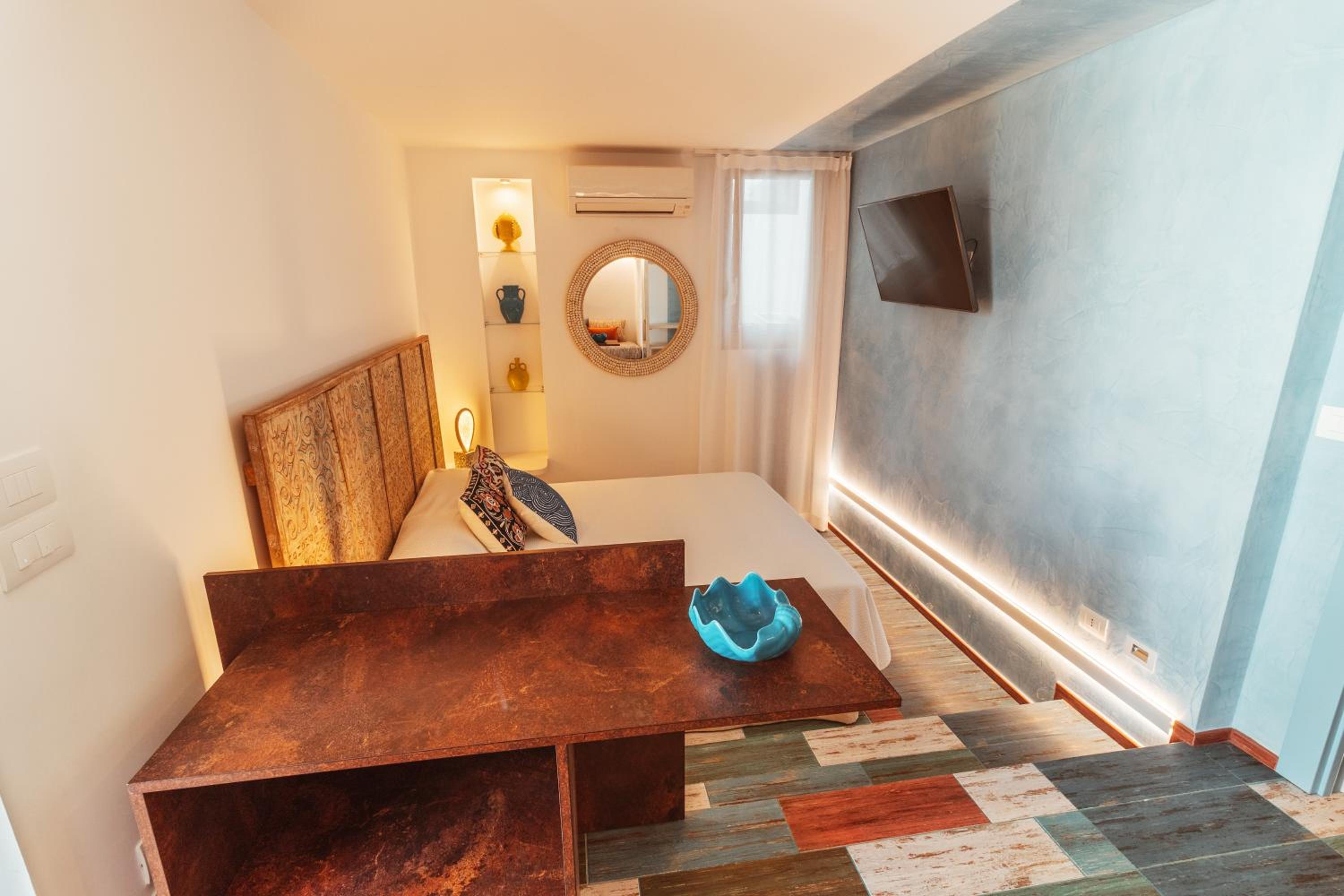 Double Room with Patio - Photo 14