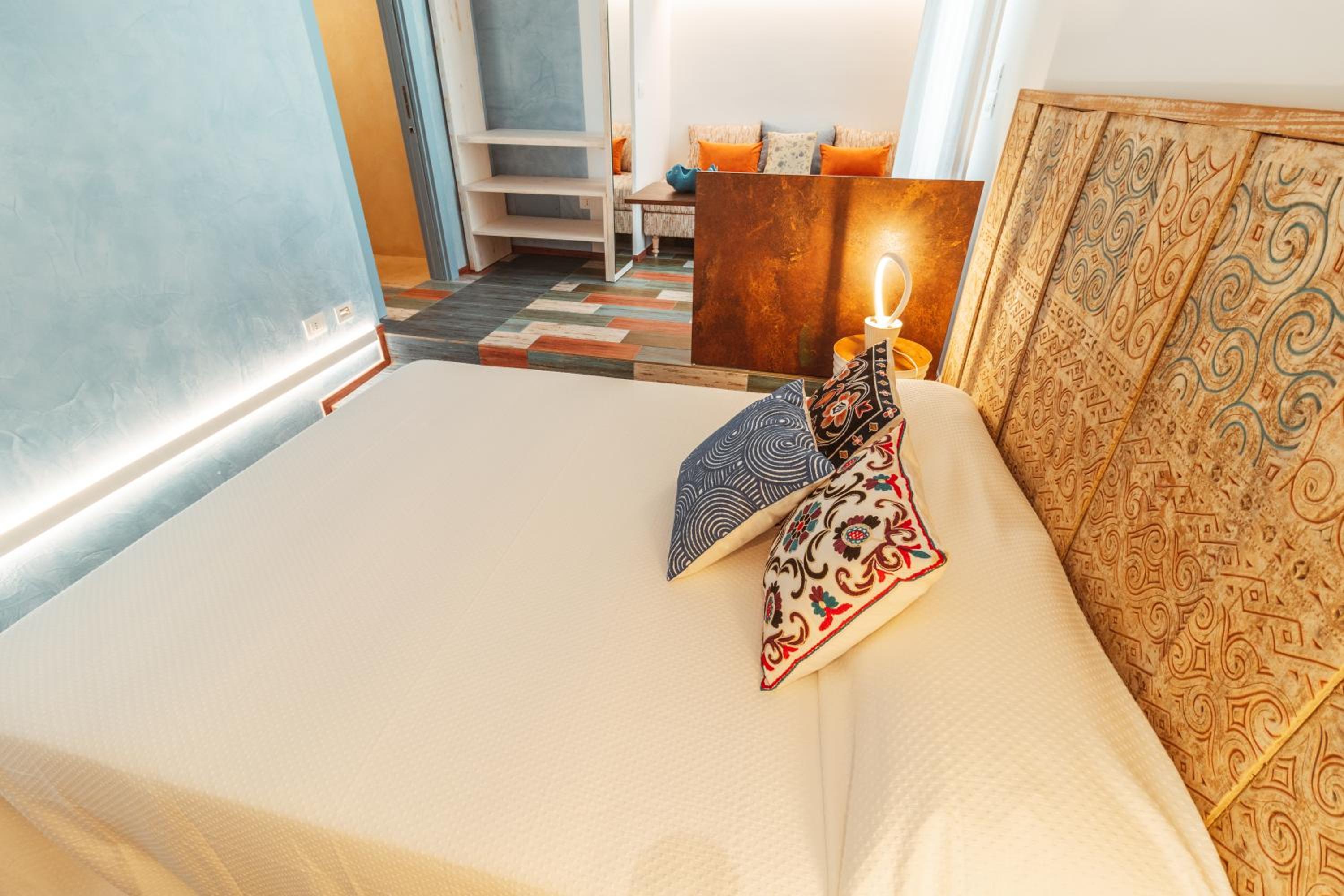 Double Room with Patio - Photo 13