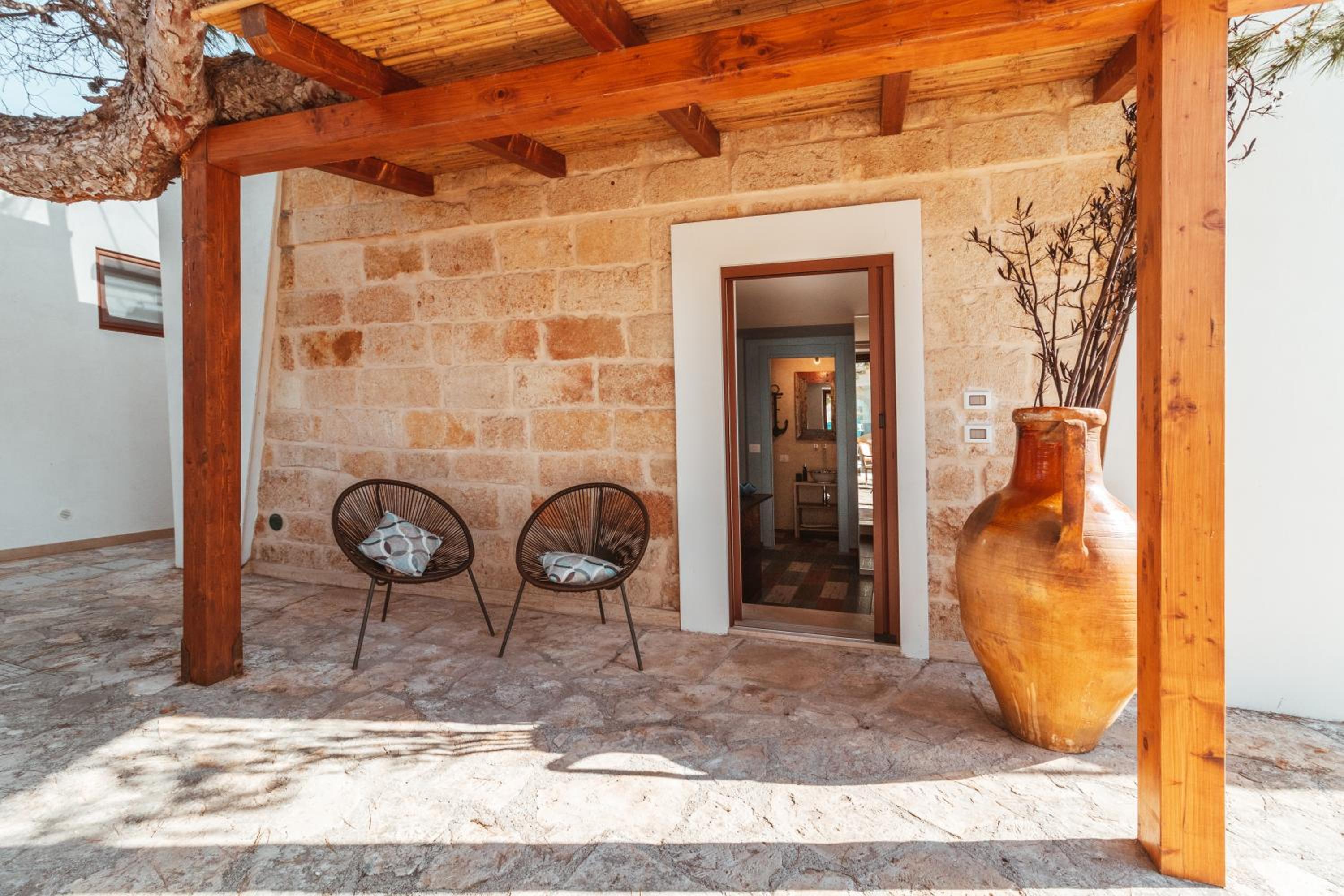 Double Room with Patio - Photo 5