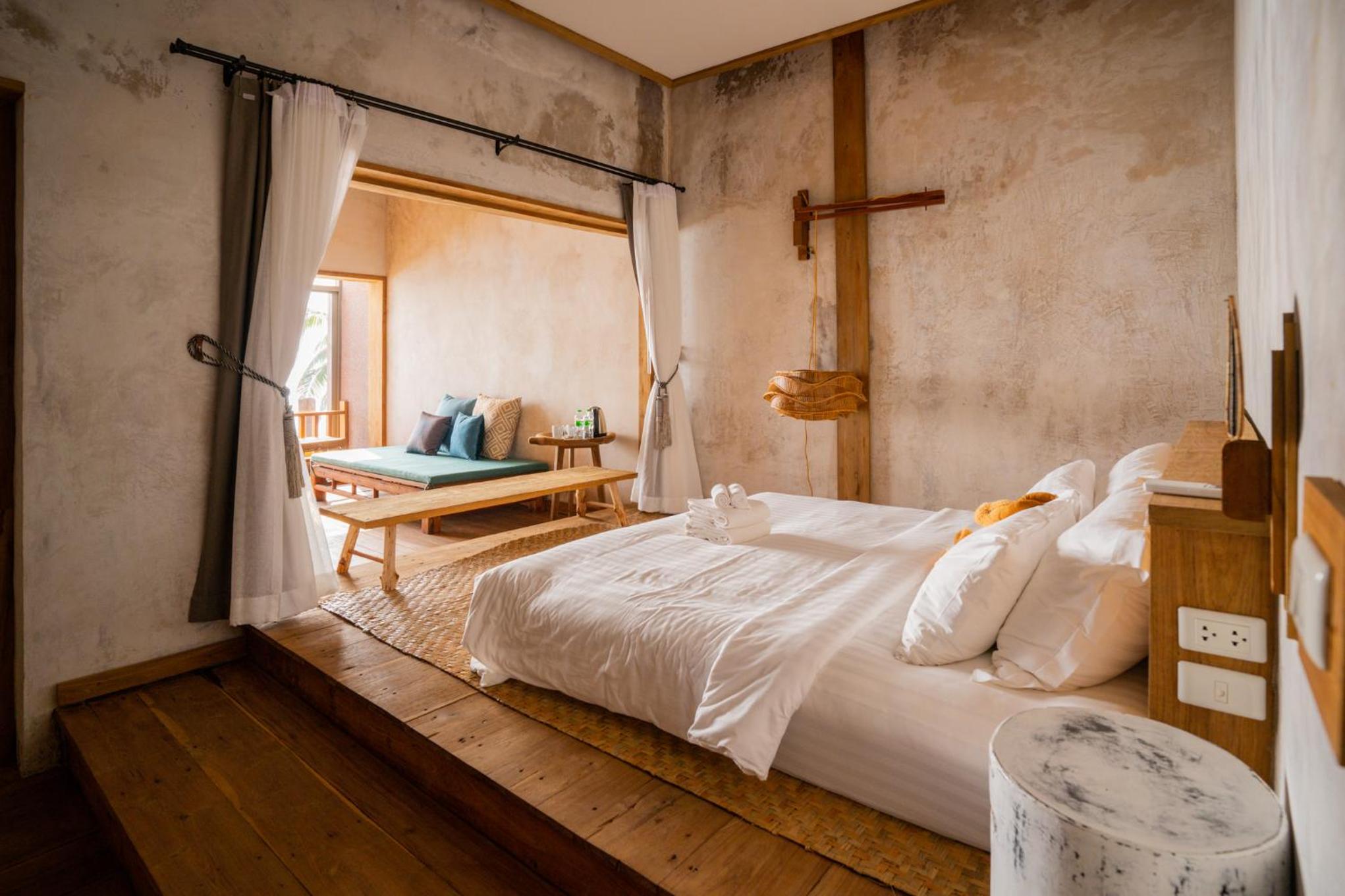 Seaview Loft Suites - Photo 3