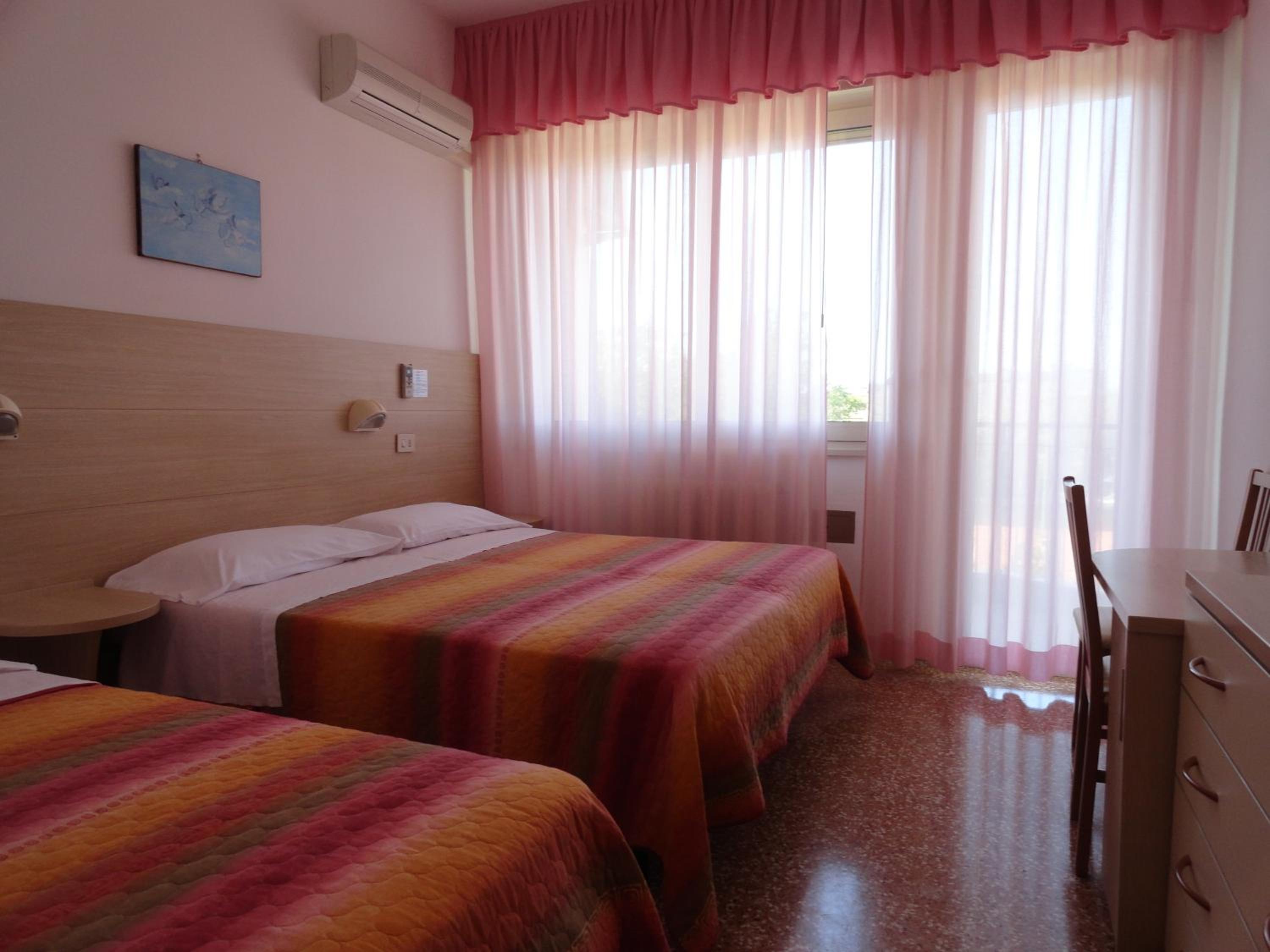 Double or Twin Room photo 3