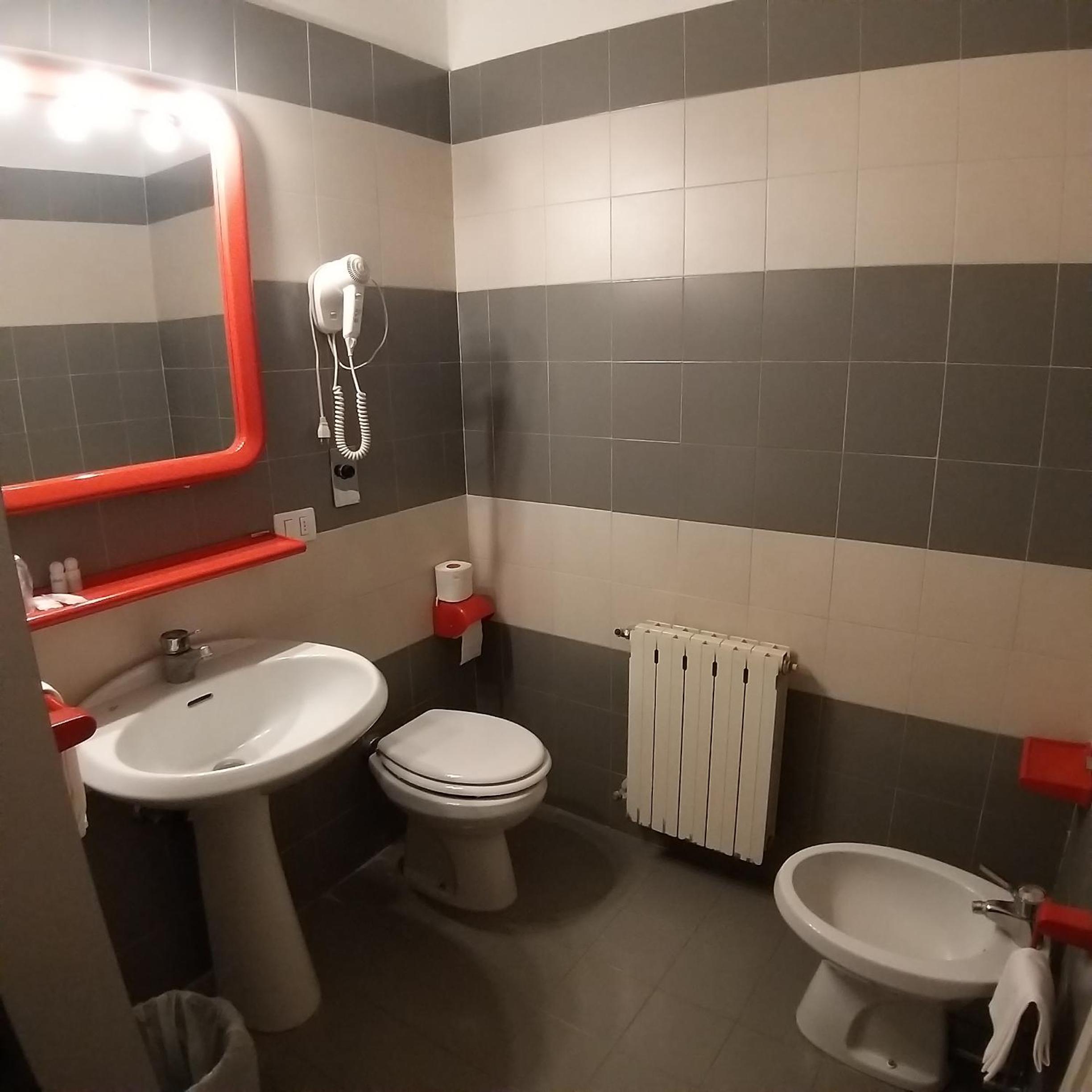 Double or Twin Room - Photo 3