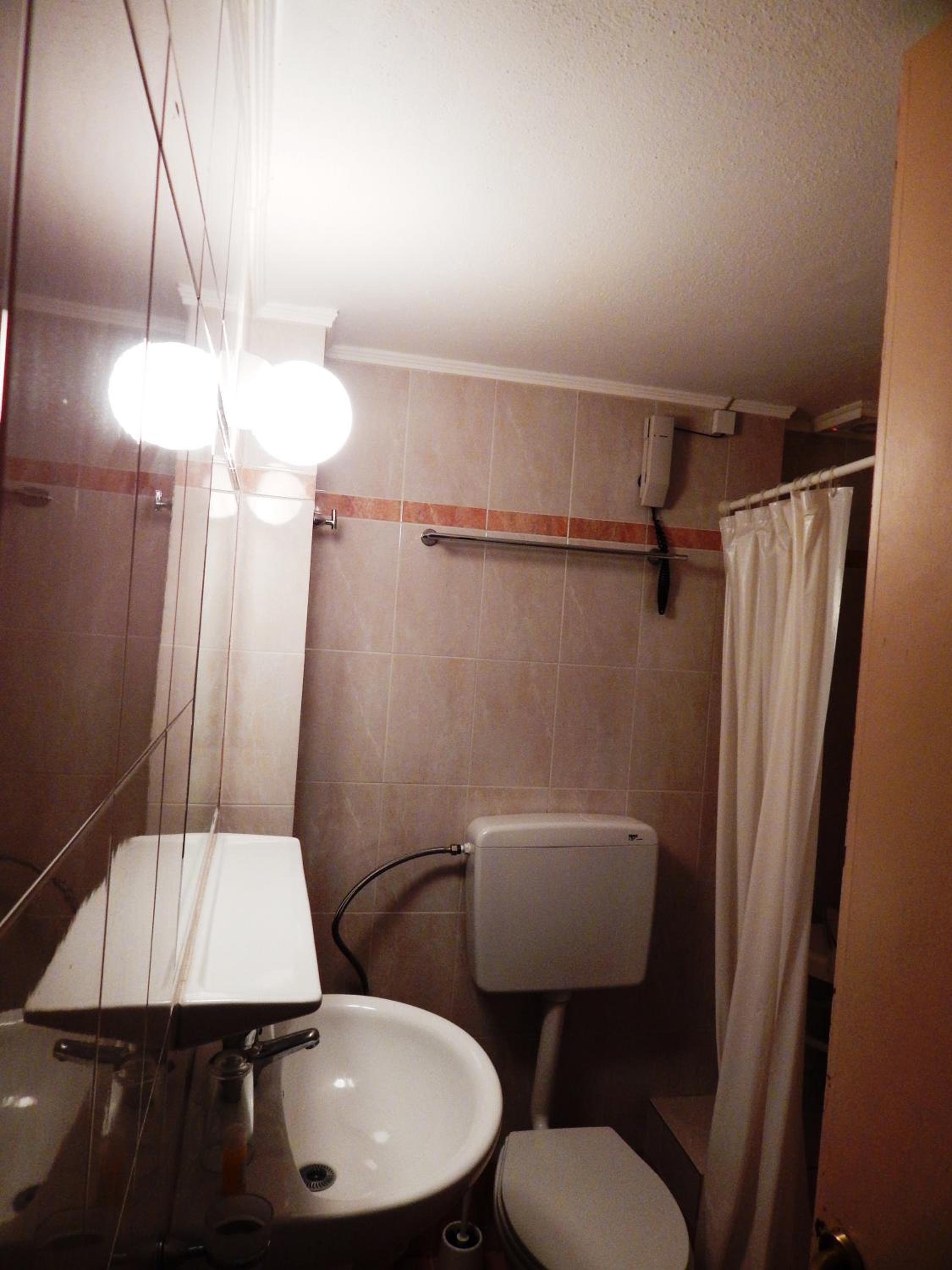 Budget Double Room photo 3
