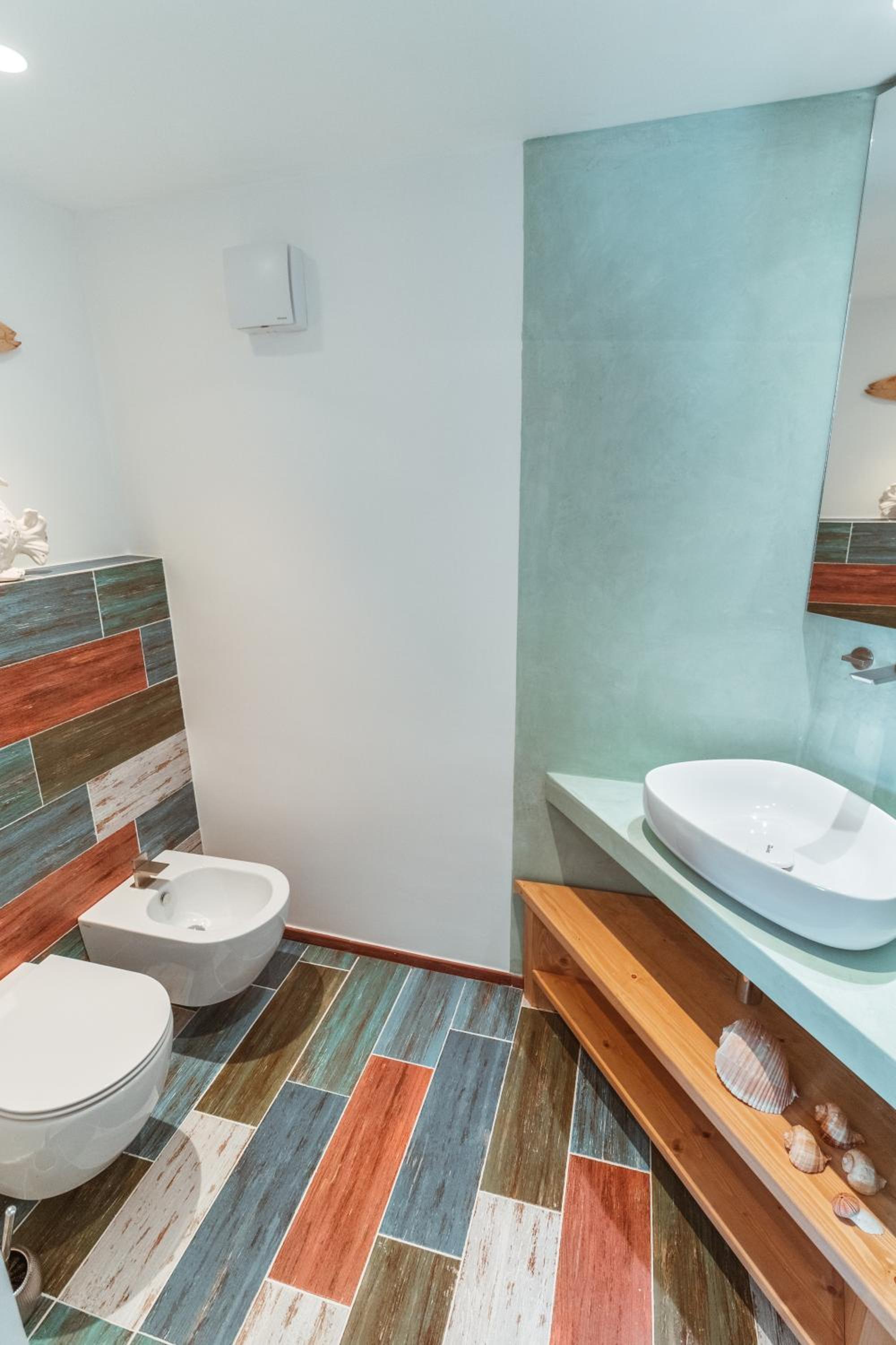 Deluxe Suite with Sea View - Photo 6