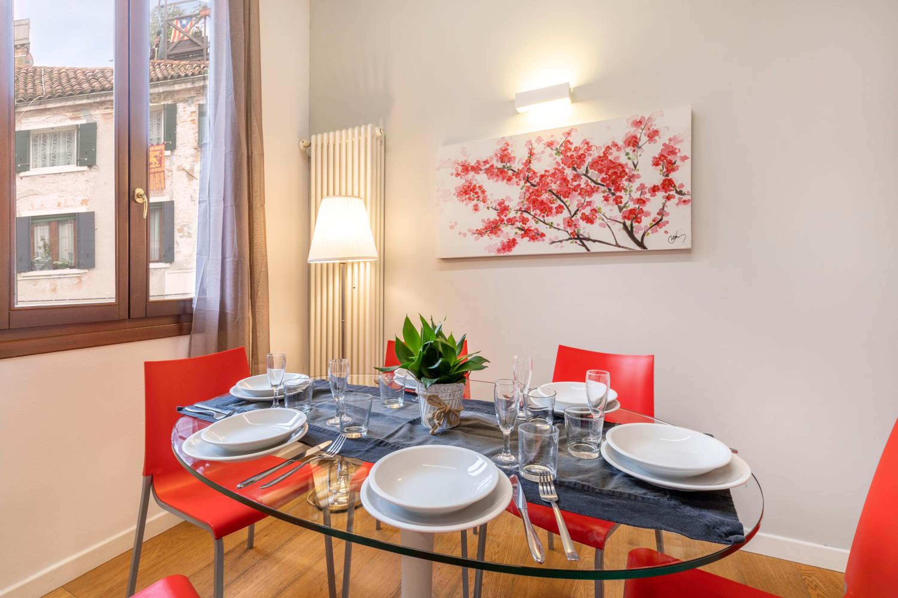 Apartment with Balcony and Canal View photo 2