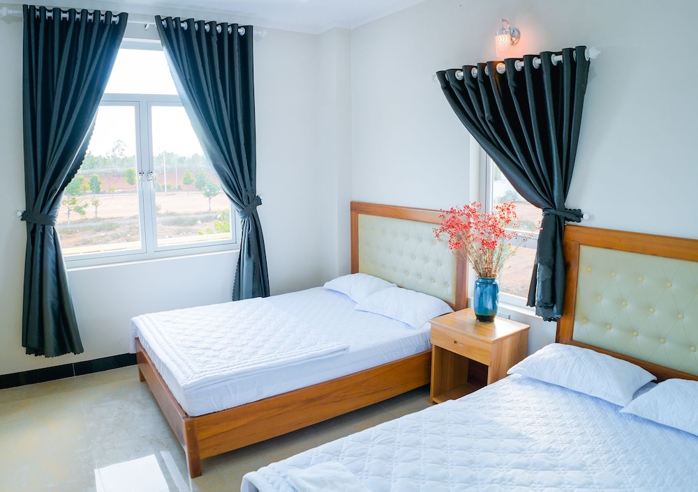 Family Double Room, 2 Queen Beds photo 1