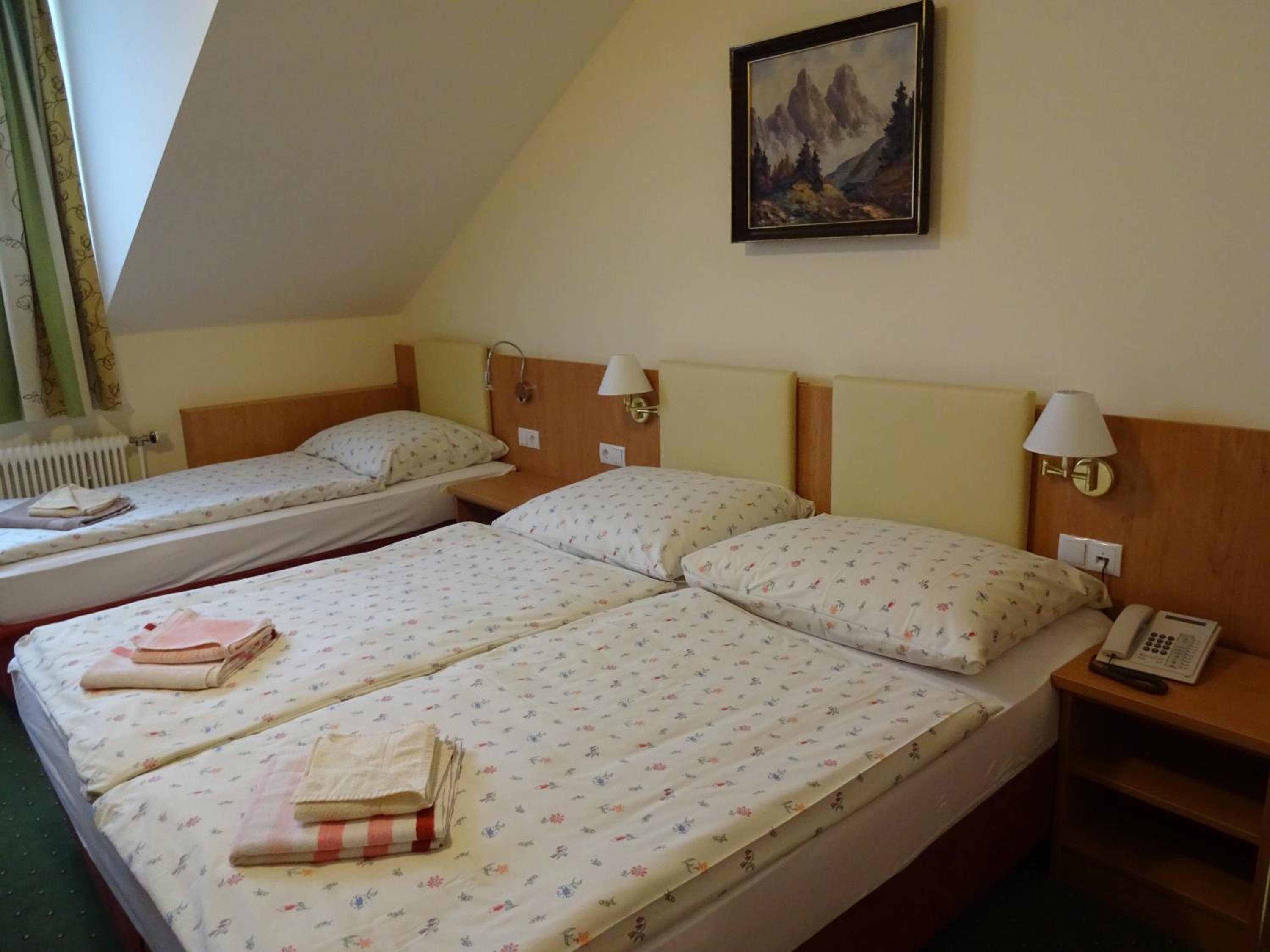 Quadruple Room - Photo 1