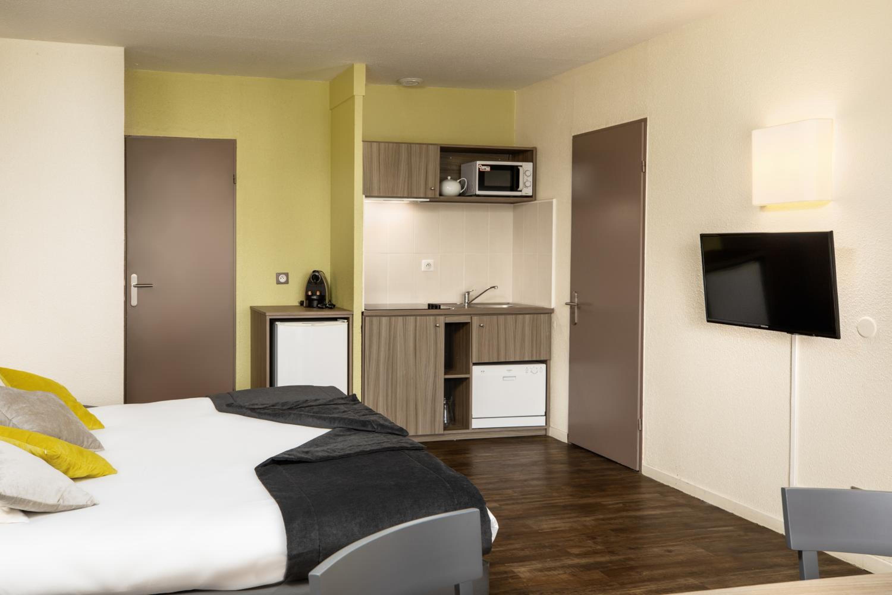 Quadruple Room with Terrace photo 3