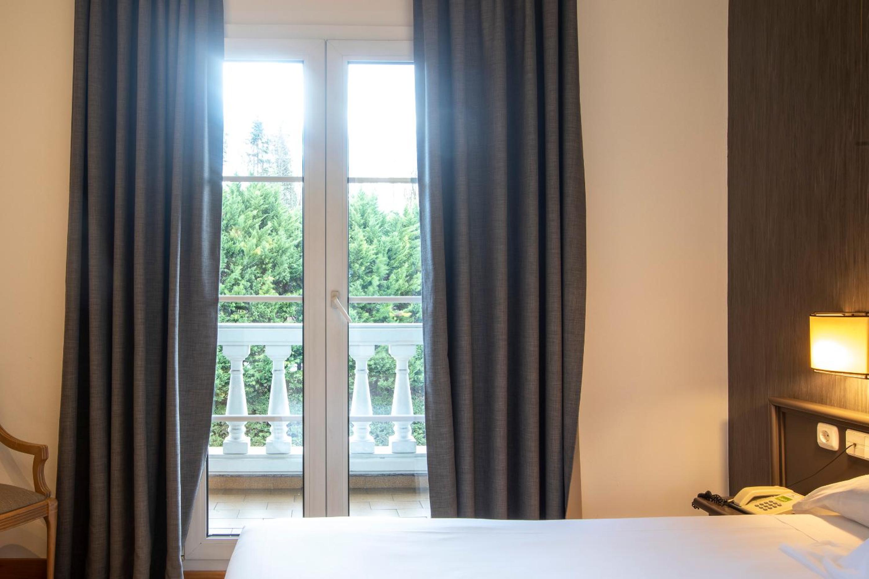 Double Room with Balcony - Photo 3