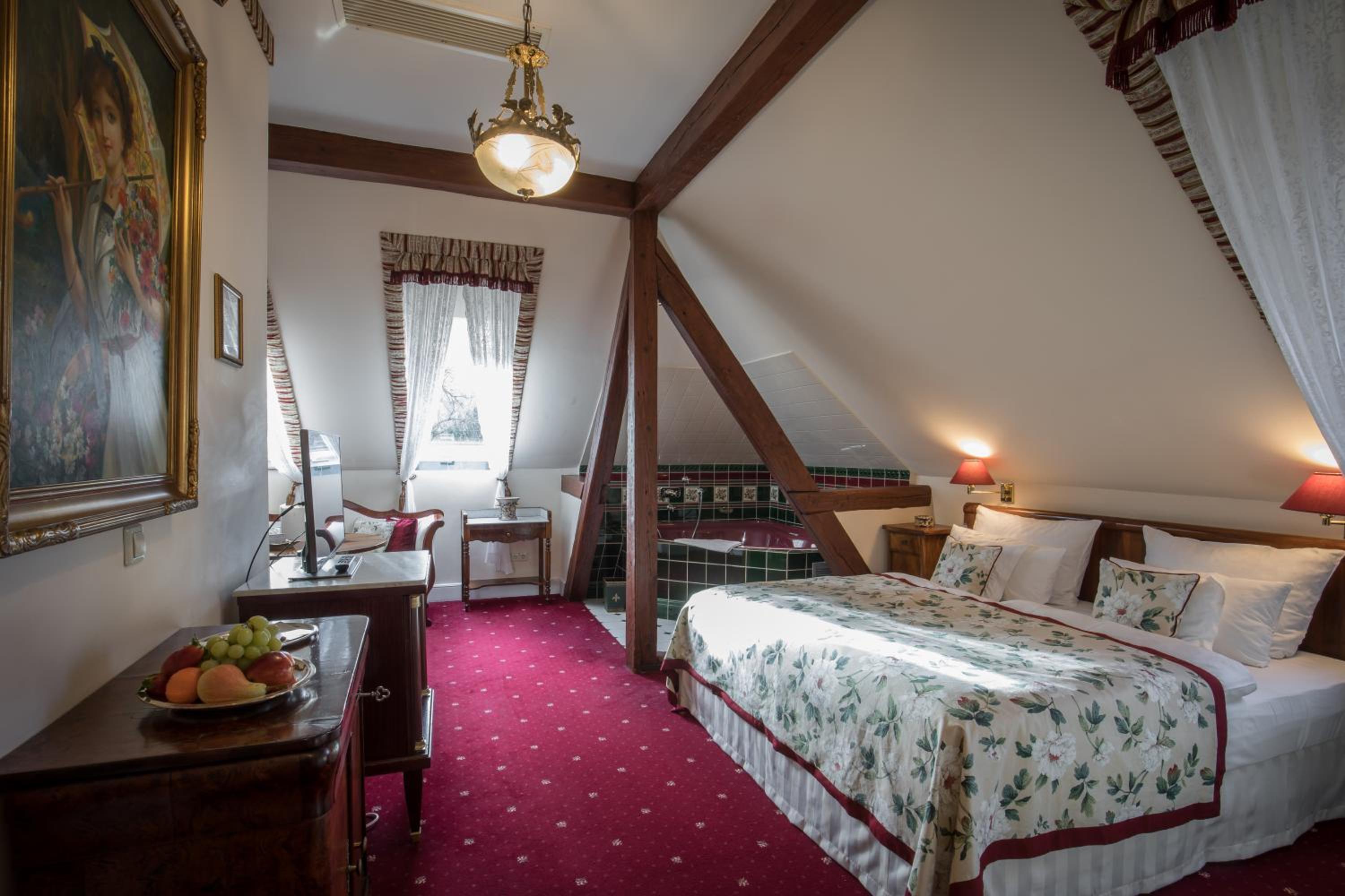 Deluxe Room - Photo 9
