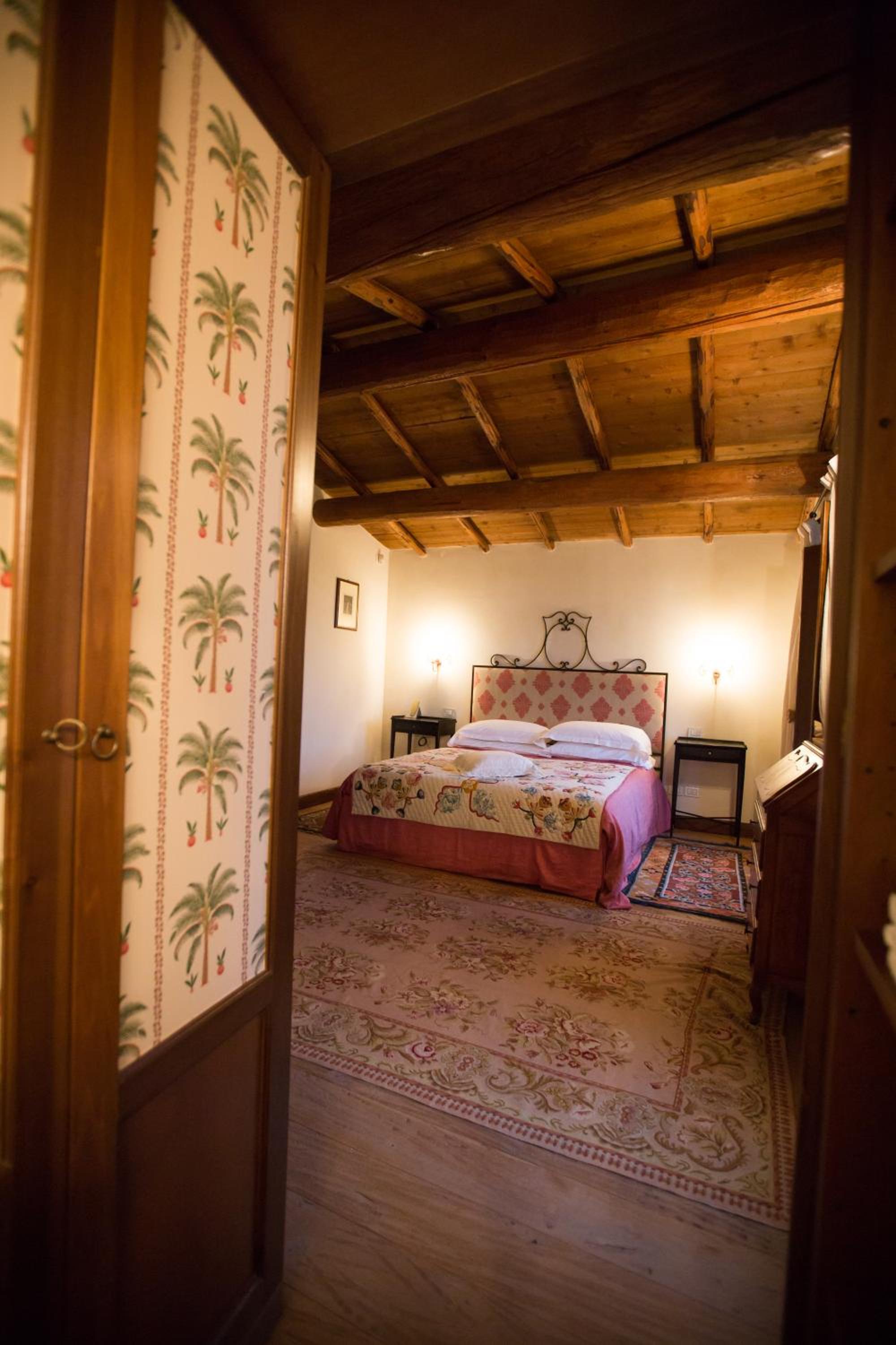 Superior King Room photo 2