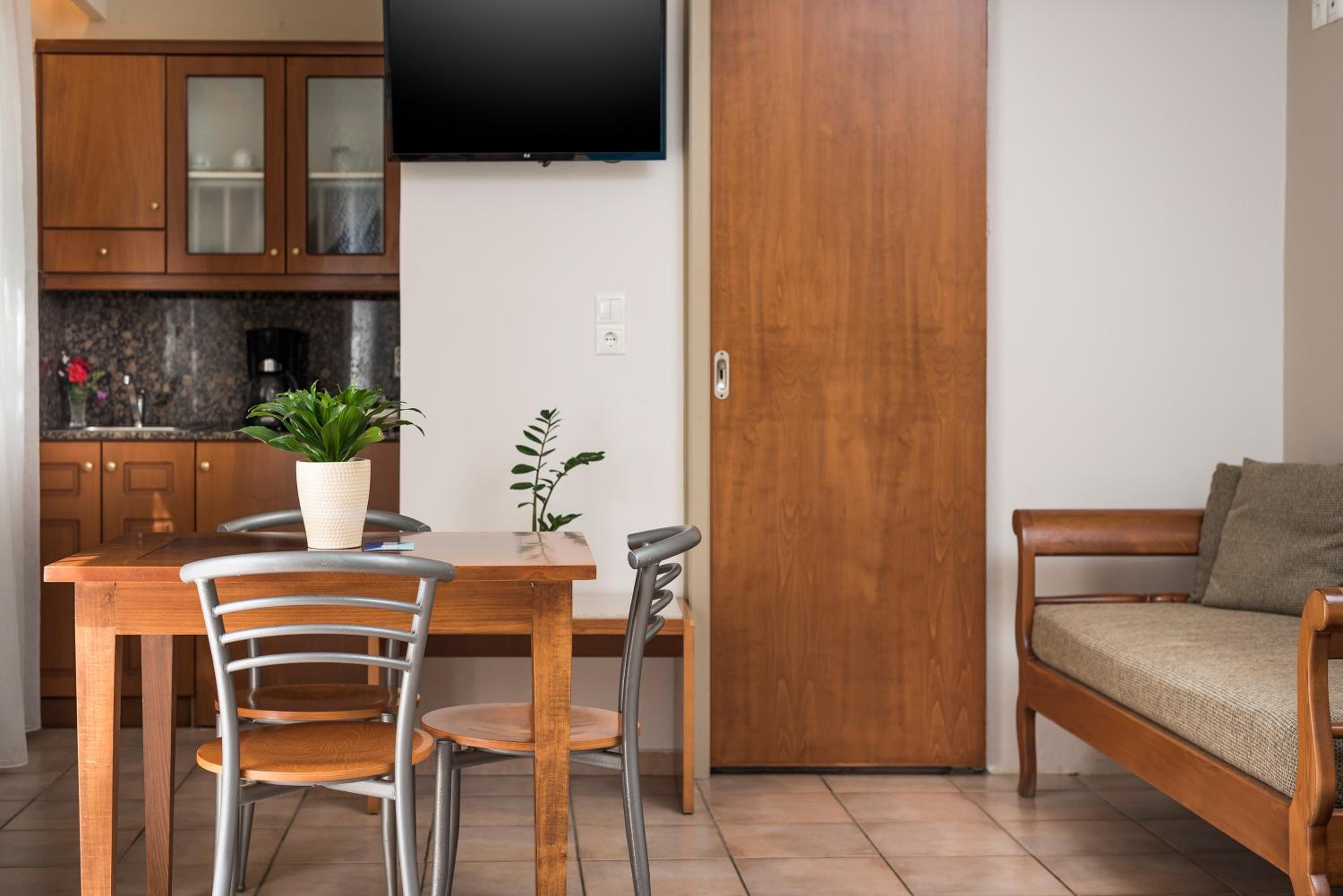 One-Bedroom Apartment - Photo 3