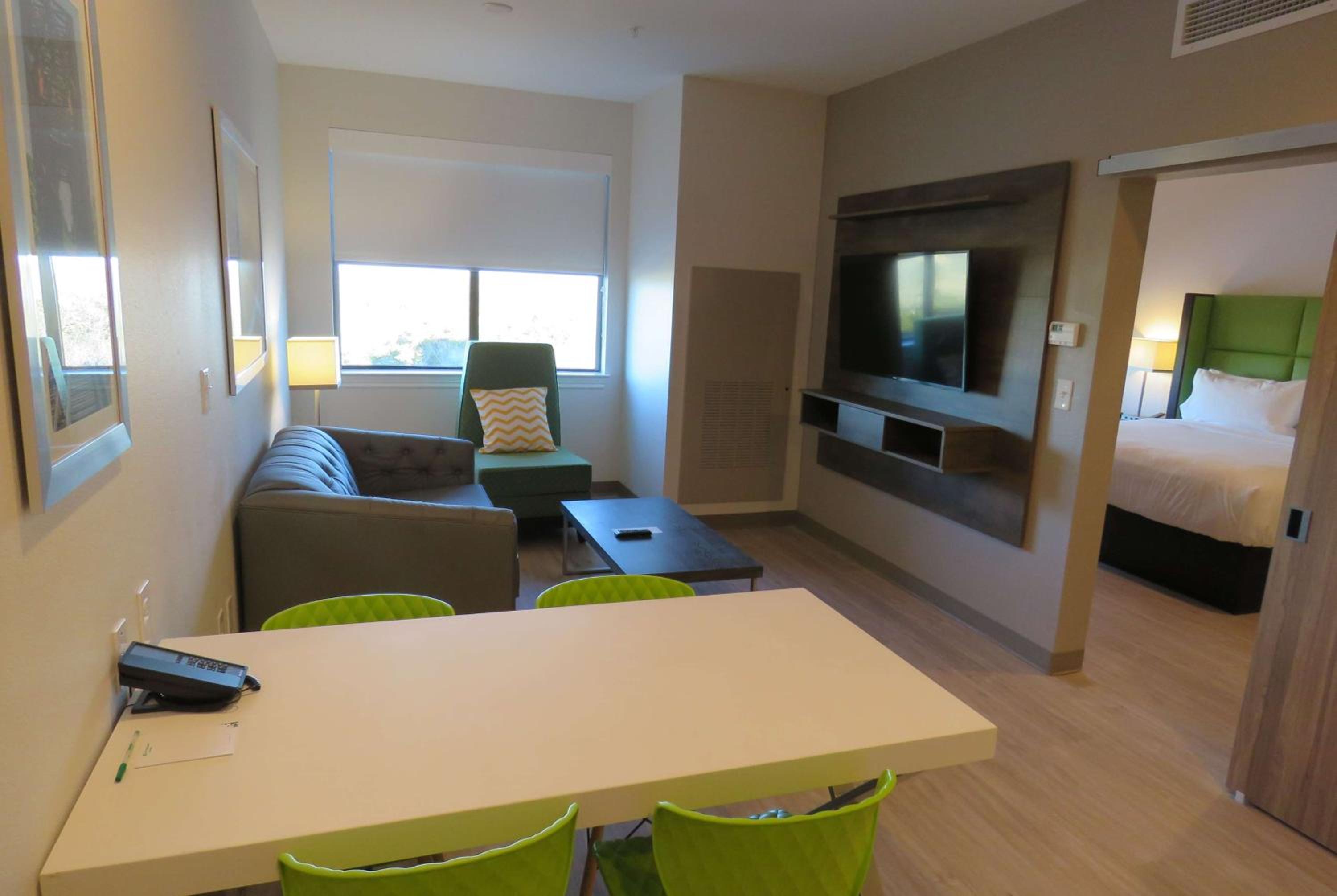 One-Bedroom King Suite - Non-Smoking - Photo 2